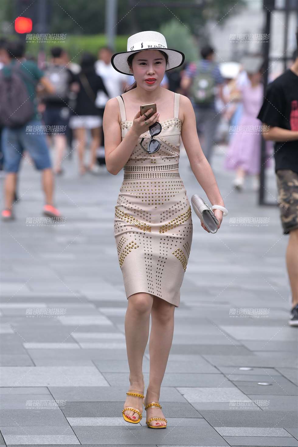 图片[1]-【视觉冲击赛贴】紧身包臀裙**-街拍流行馆
