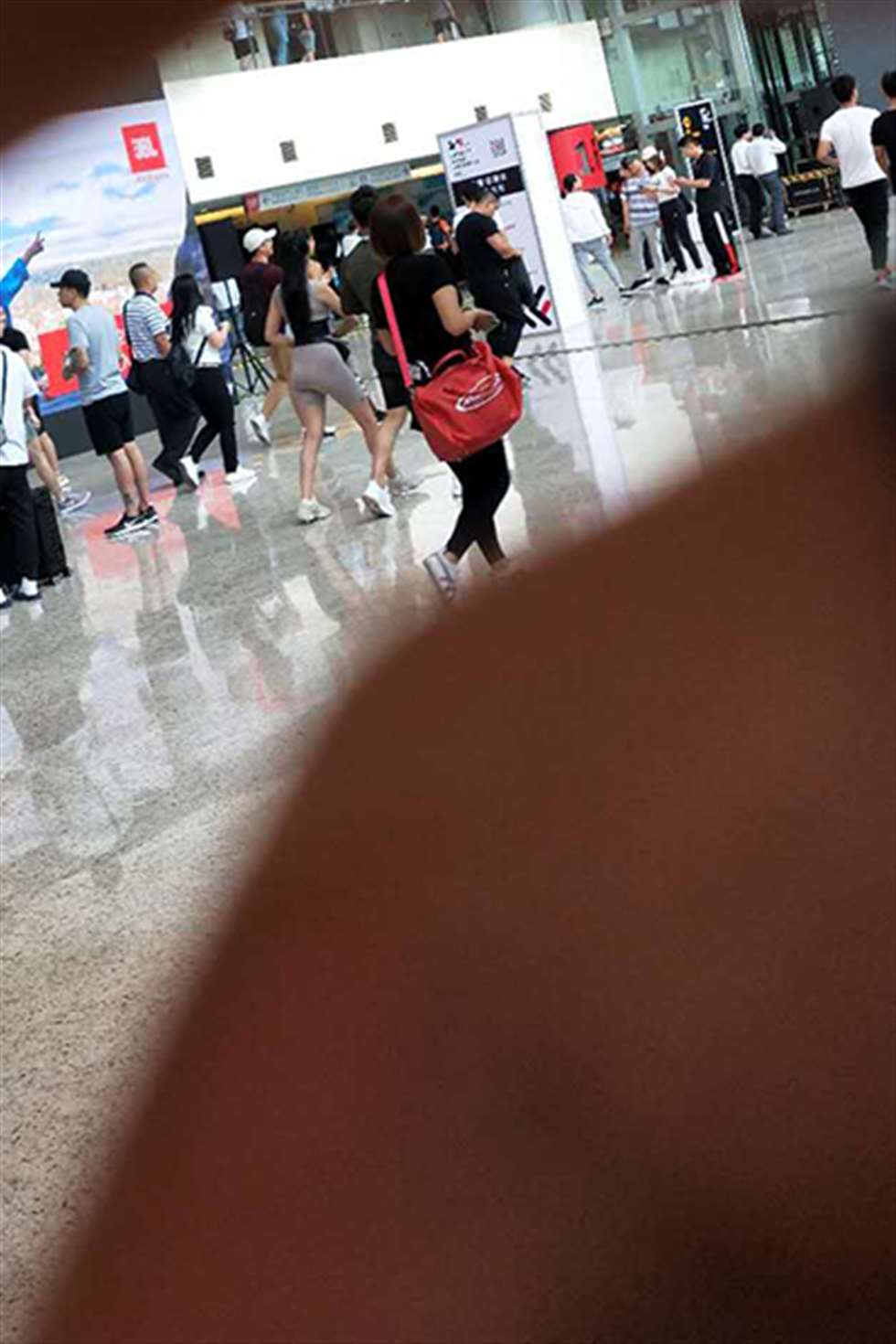 图片[3]-【街拍之魂赛帖】丰臀紧身**-街拍流行馆