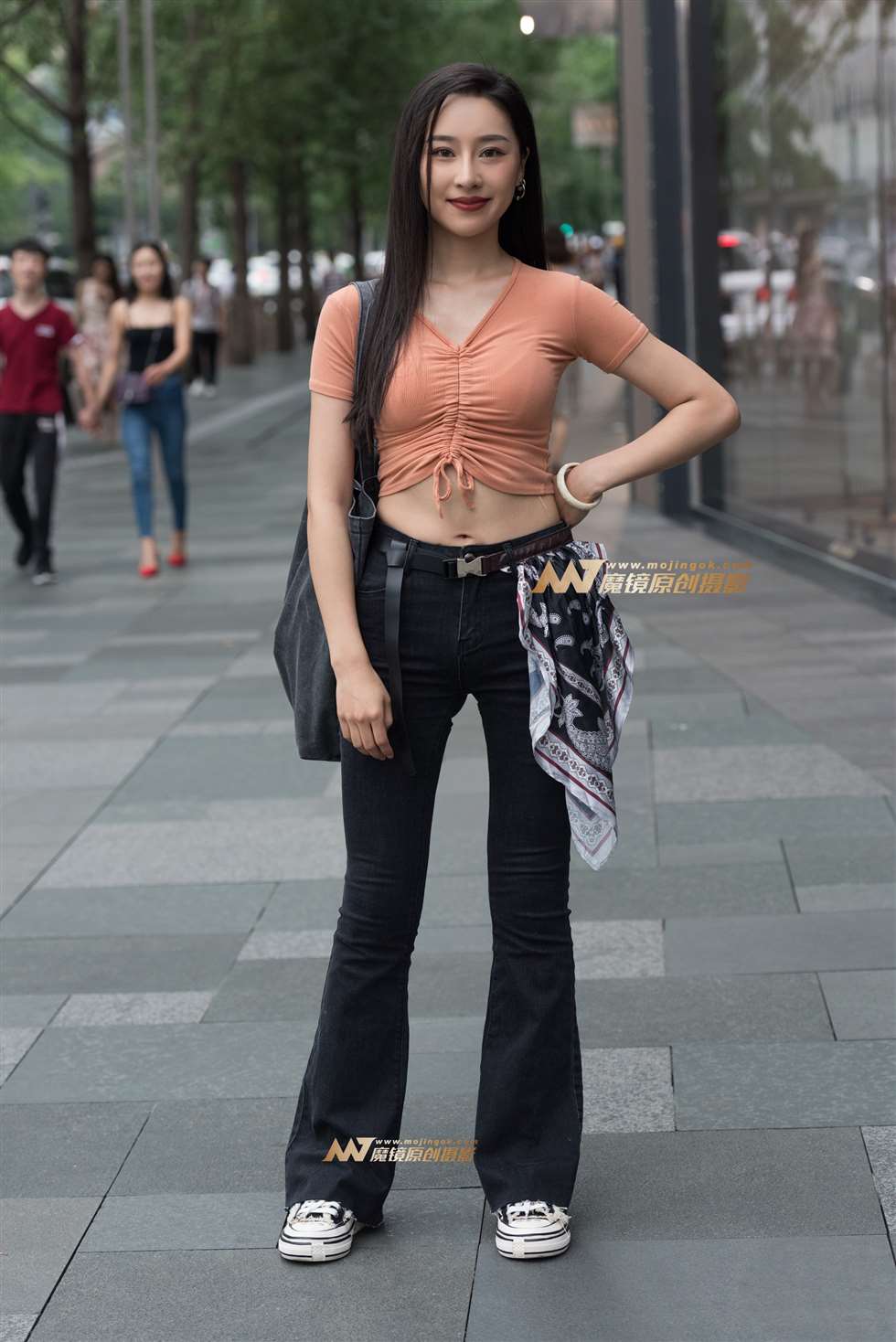 图片[1]-你们喜欢这样小姐姐吗-街拍流行馆