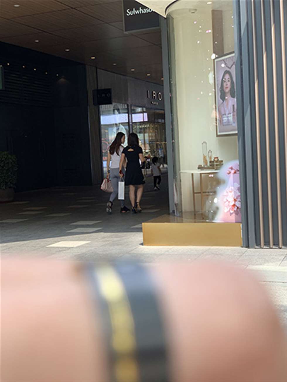 图片[3]-【视觉冲击赛贴】搭讪灰色瑜伽裤**-街拍流行馆