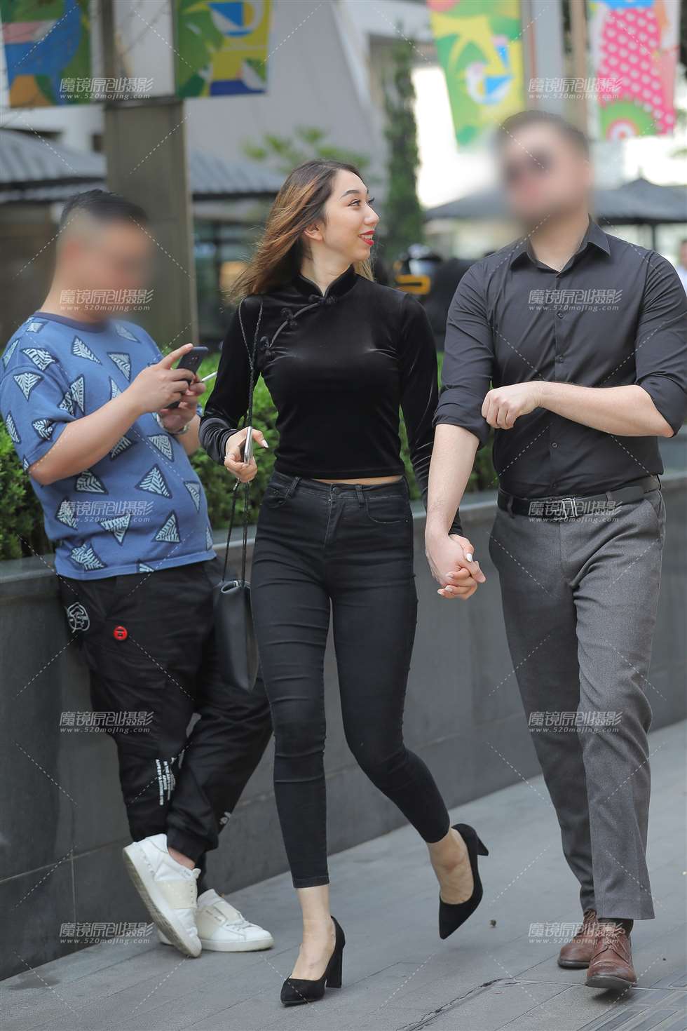 图片[1]-【凯恩赛贴】黑衣牛仔-街拍流行馆