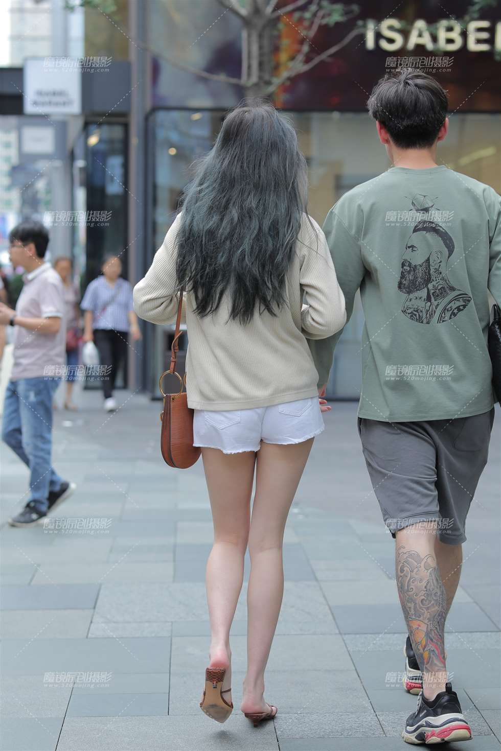 图片[2]-【凯恩赛贴】长腿酥胸-街拍流行馆