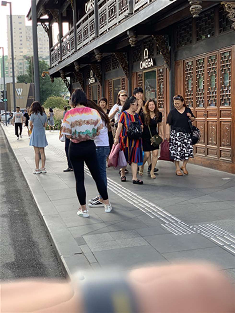 图片[3]-【视觉冲击赛贴】紧身黑色健美裤美眉-街拍流行馆