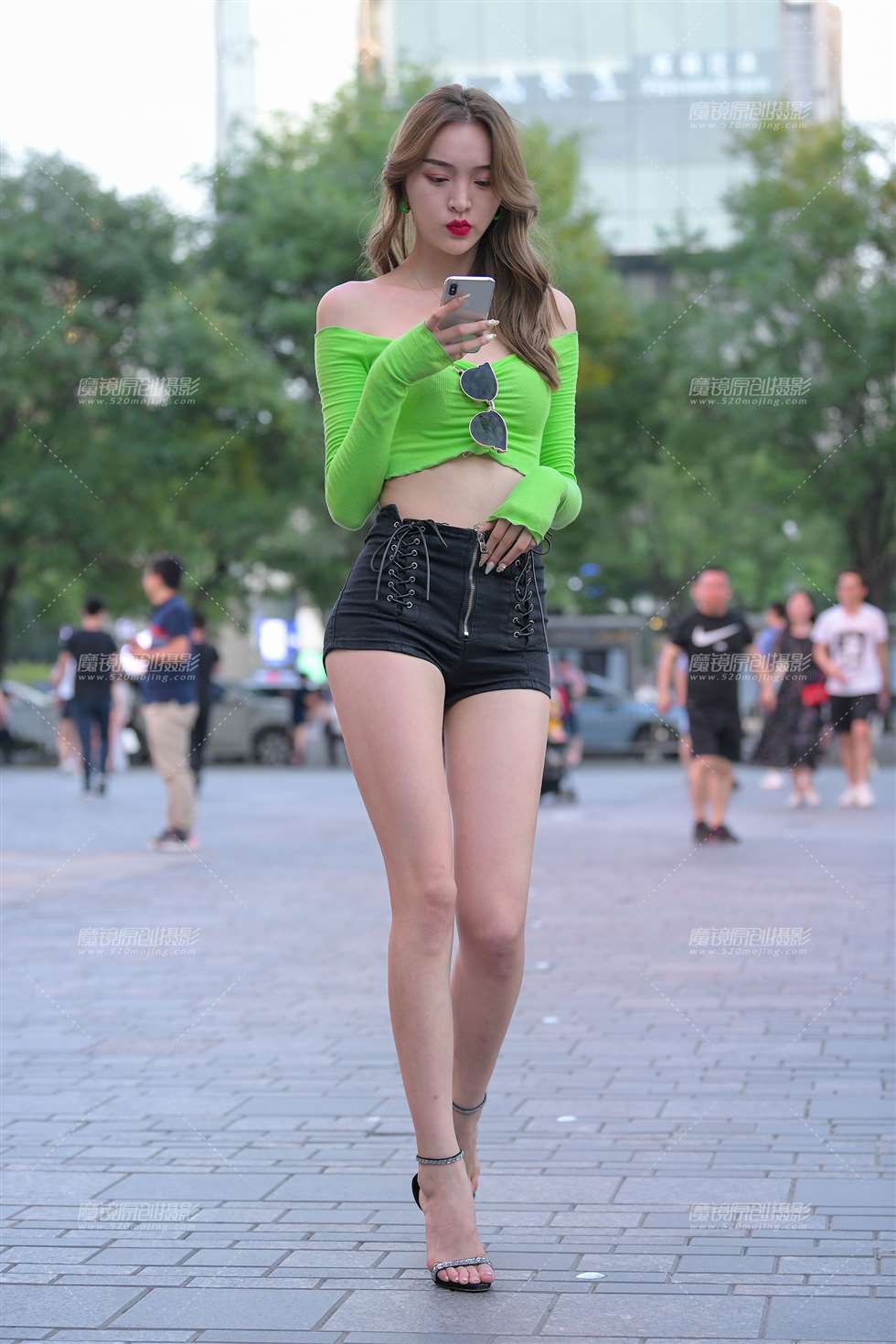 图片[5]-【街拍之魂赛帖】爱笑的绿衣长腿小姐姐-街拍流行馆