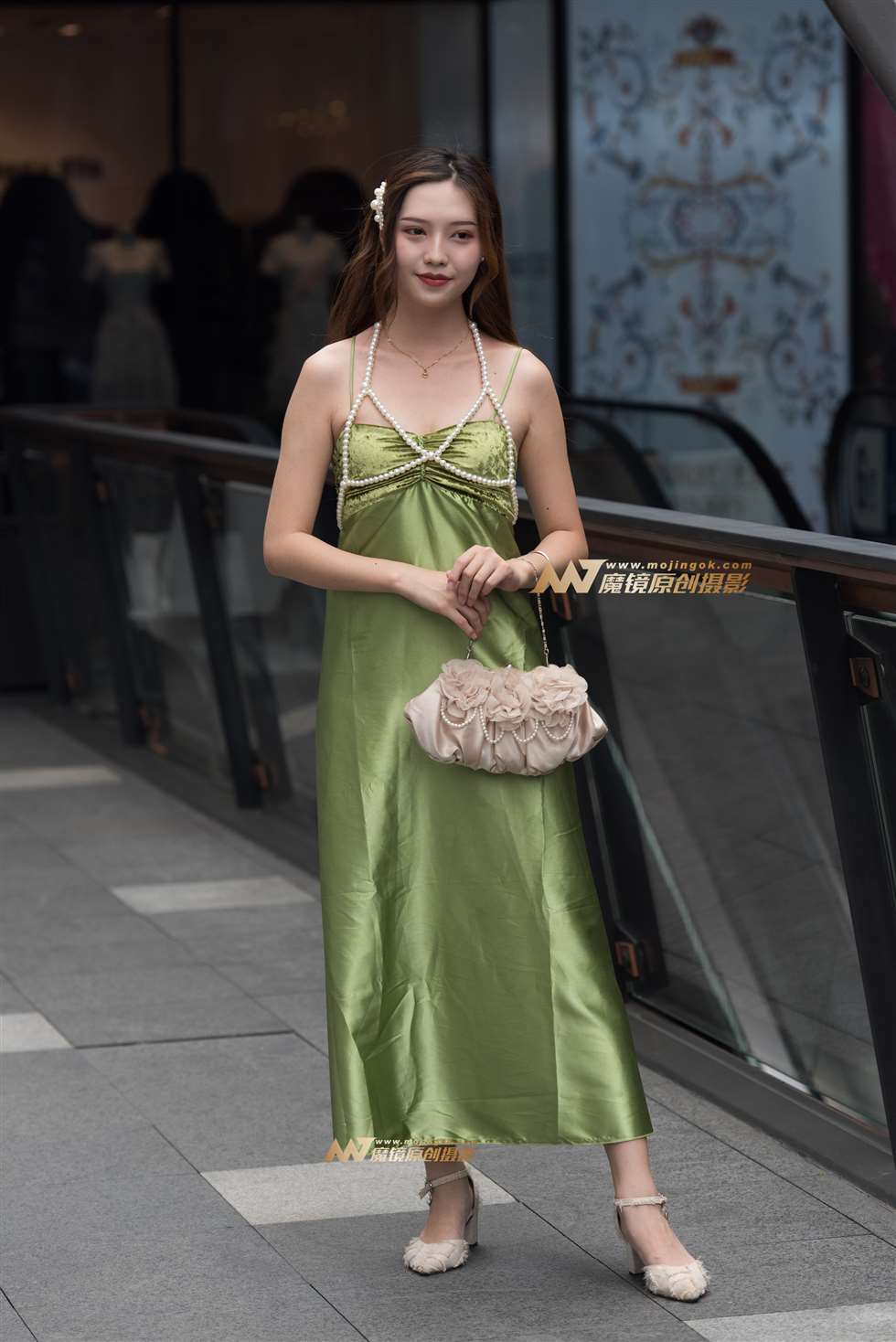 图片[3]-清纯吊带的美女-街拍流行馆