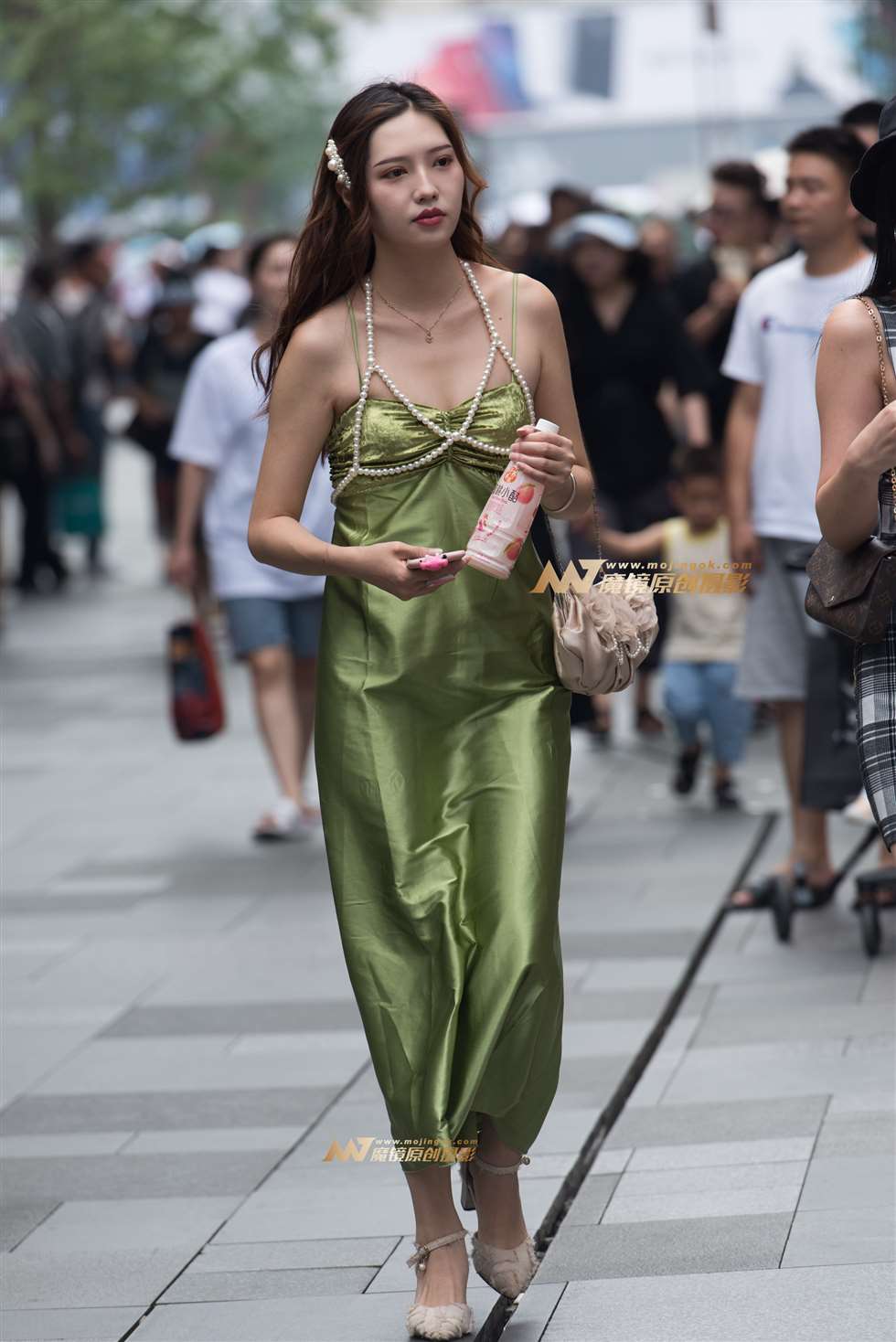 图片[4]-清纯吊带的美女-街拍流行馆