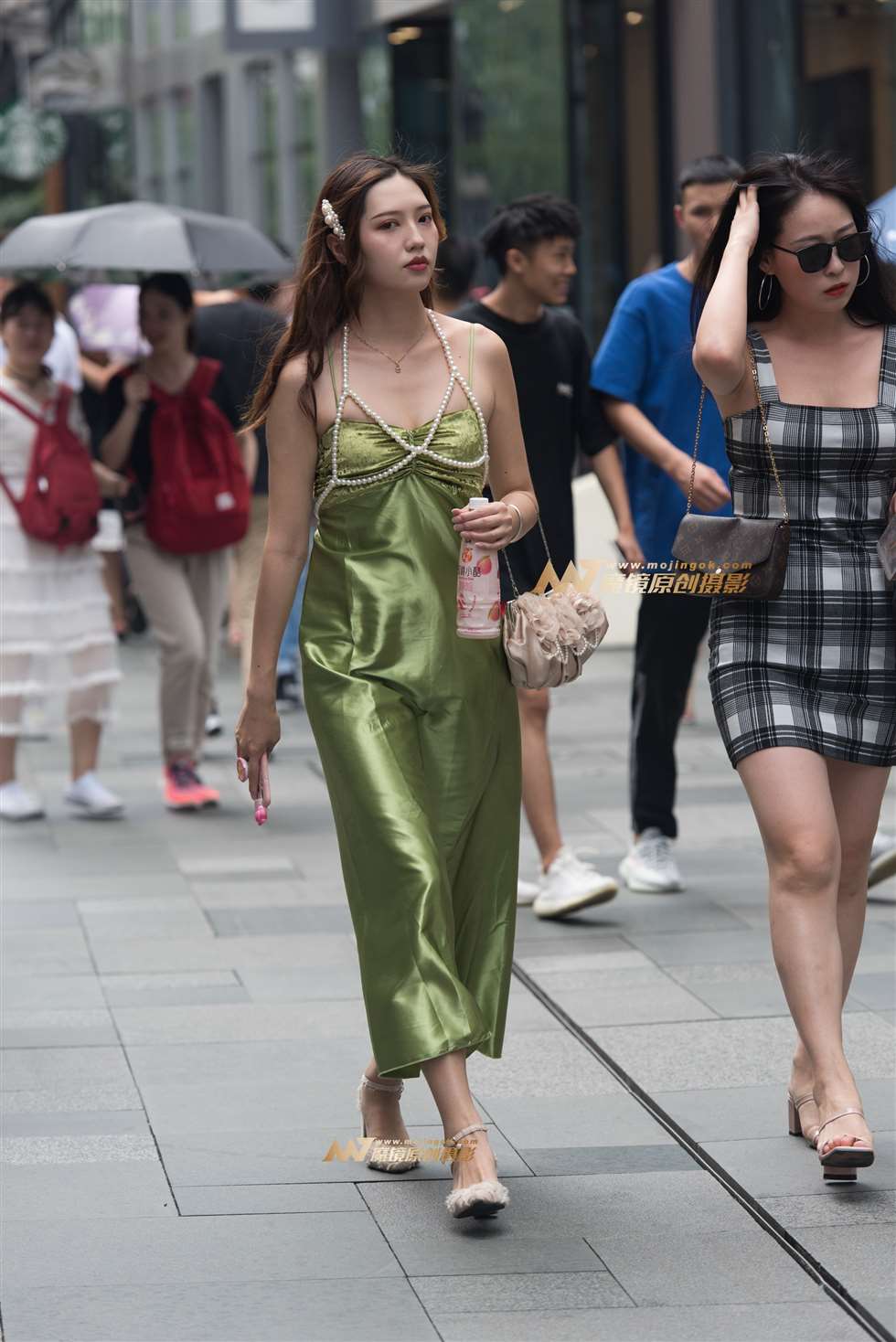 图片[5]-清纯吊带的美女-街拍流行馆