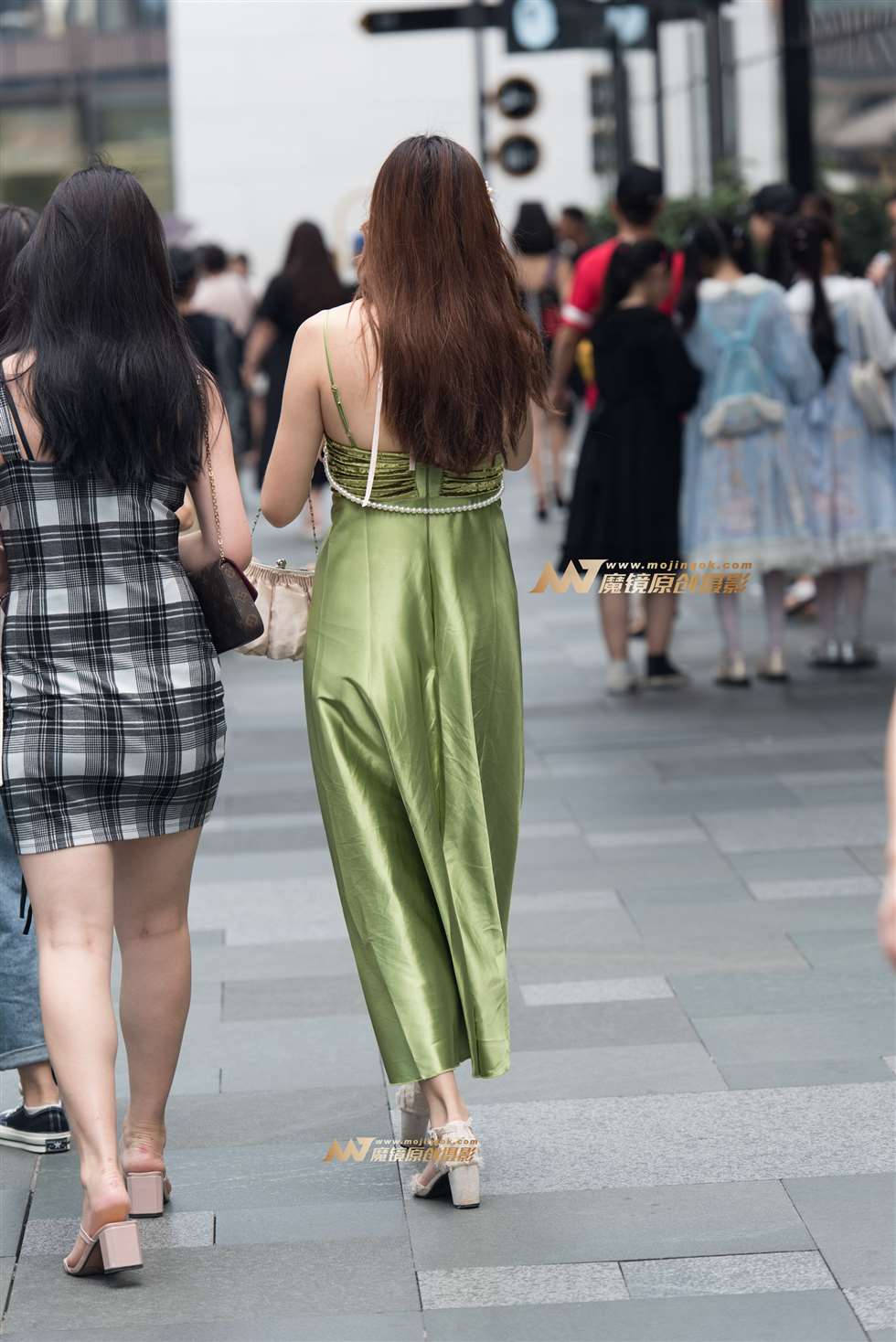 图片[2]-清纯吊带的美女-街拍流行馆