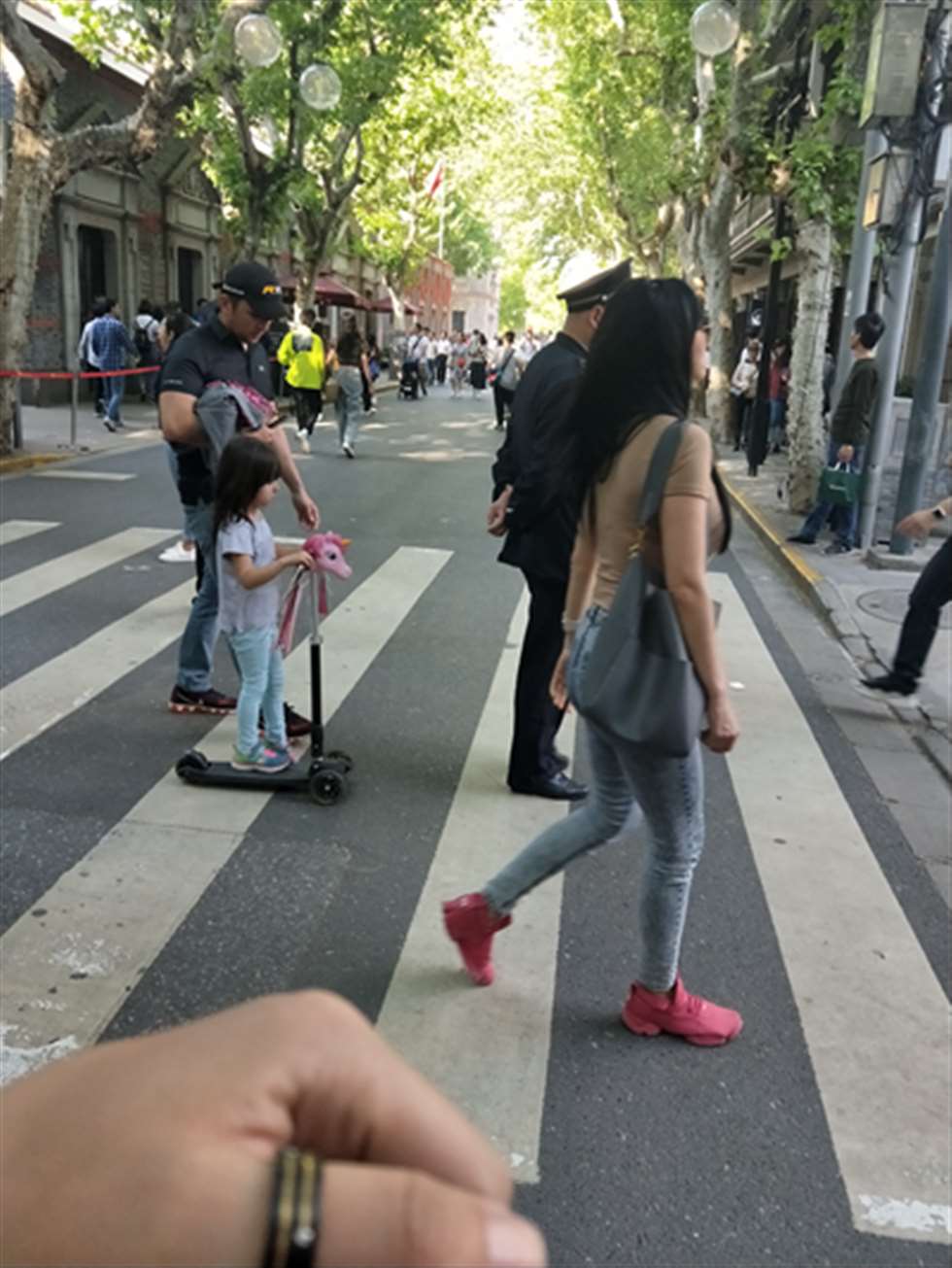 图片[3]-【欧阳幽明赛帖】紧身牛仔裤长腿美女-街拍流行馆