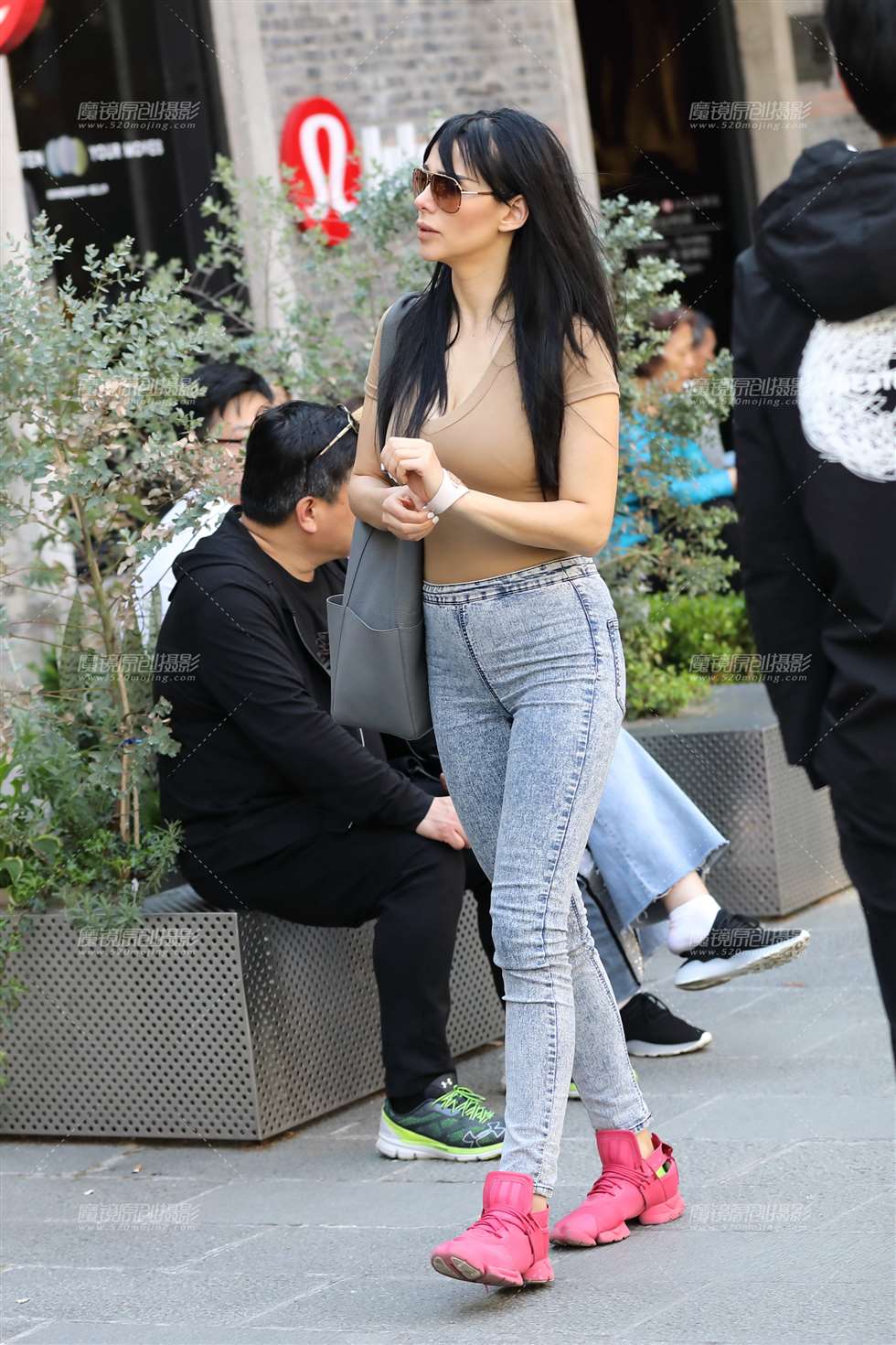 图片[4]-【欧阳幽明赛帖】紧身牛仔裤长腿美女-街拍流行馆