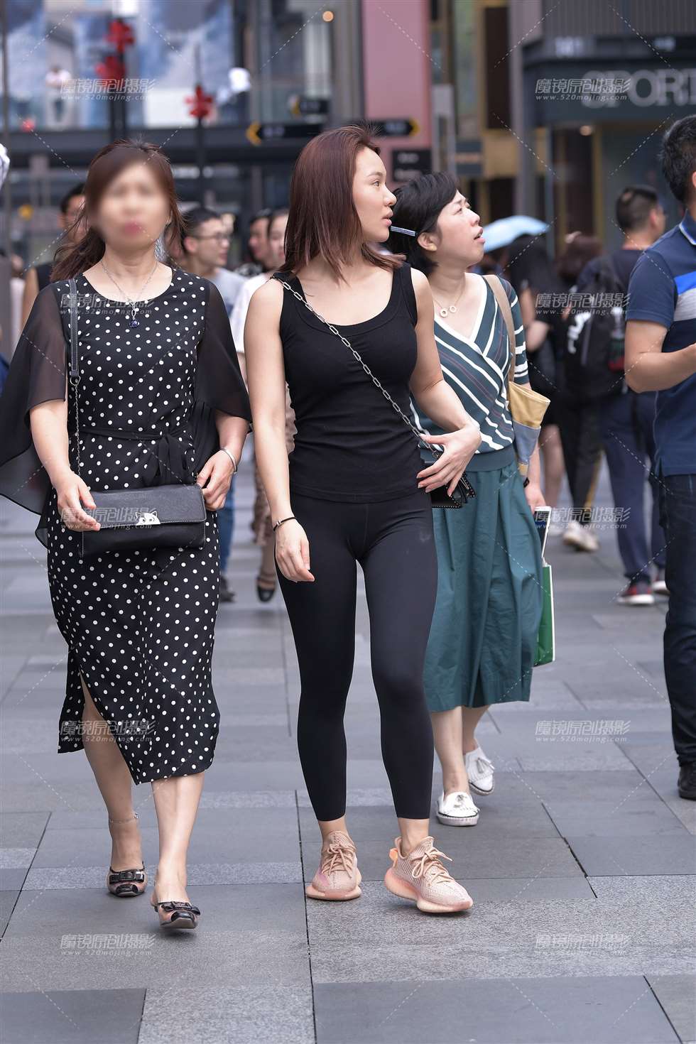 图片[1]-【视觉冲击赛贴】黑色瑜伽裤，素颜MM-街拍流行馆