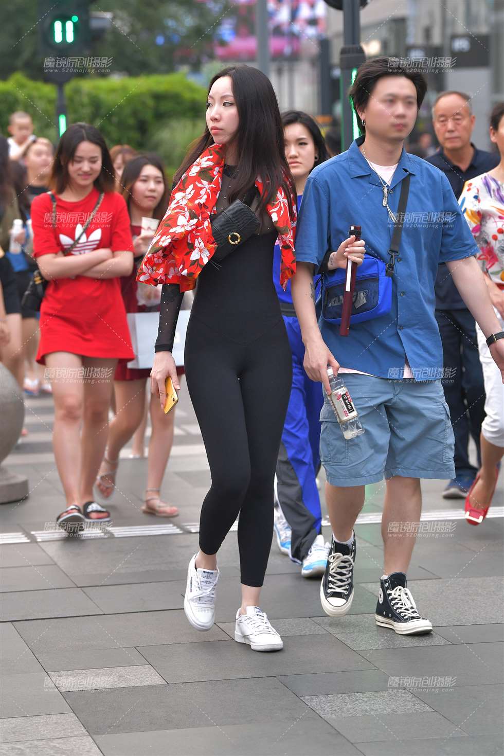 图片[1]-【视觉冲击赛贴】塑身连体服的小姐姐~比较罕见吧-街拍流行馆