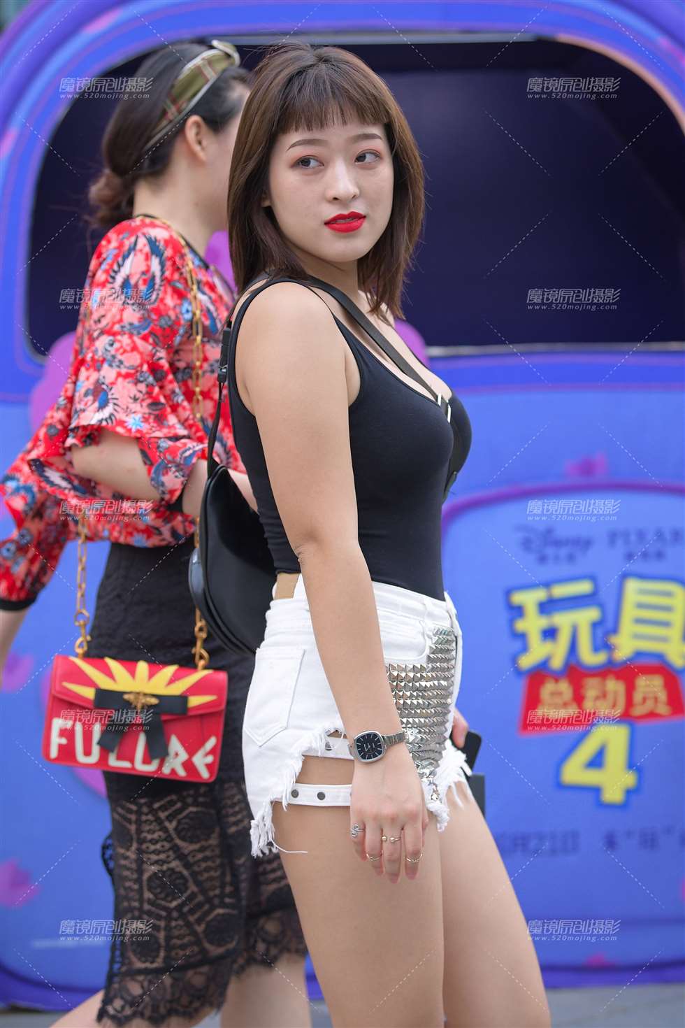 图片[4]-【街拍之魂赛帖】买冰淇淋的丰臀热裤美女-街拍流行馆