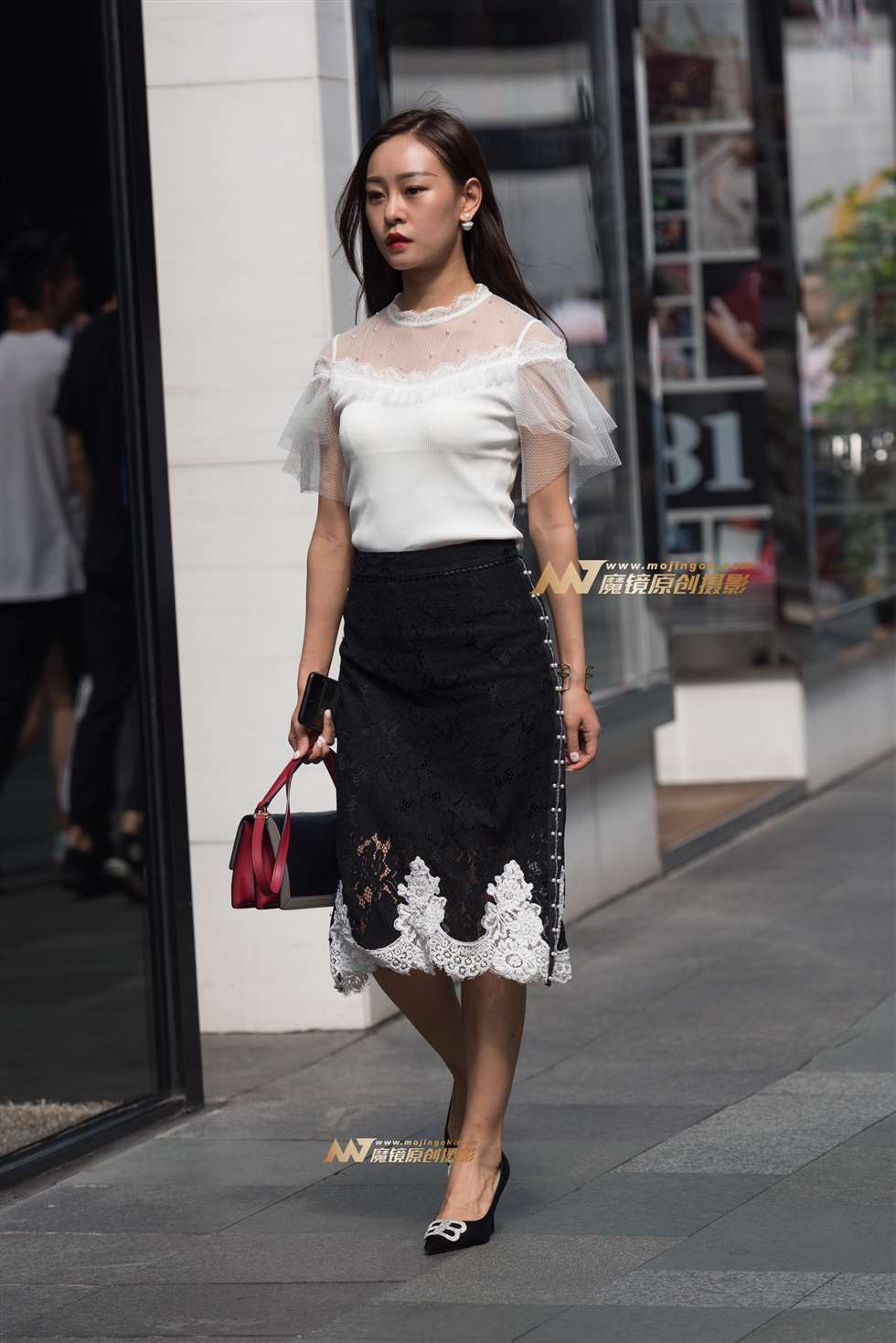 图片[3]-花纹包臀裙美女-街拍流行馆