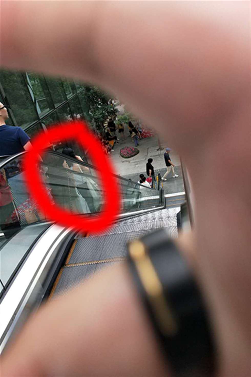 图片[3]-【街拍之魂赛帖】吃冰淇淋的性感紧身**-街拍流行馆