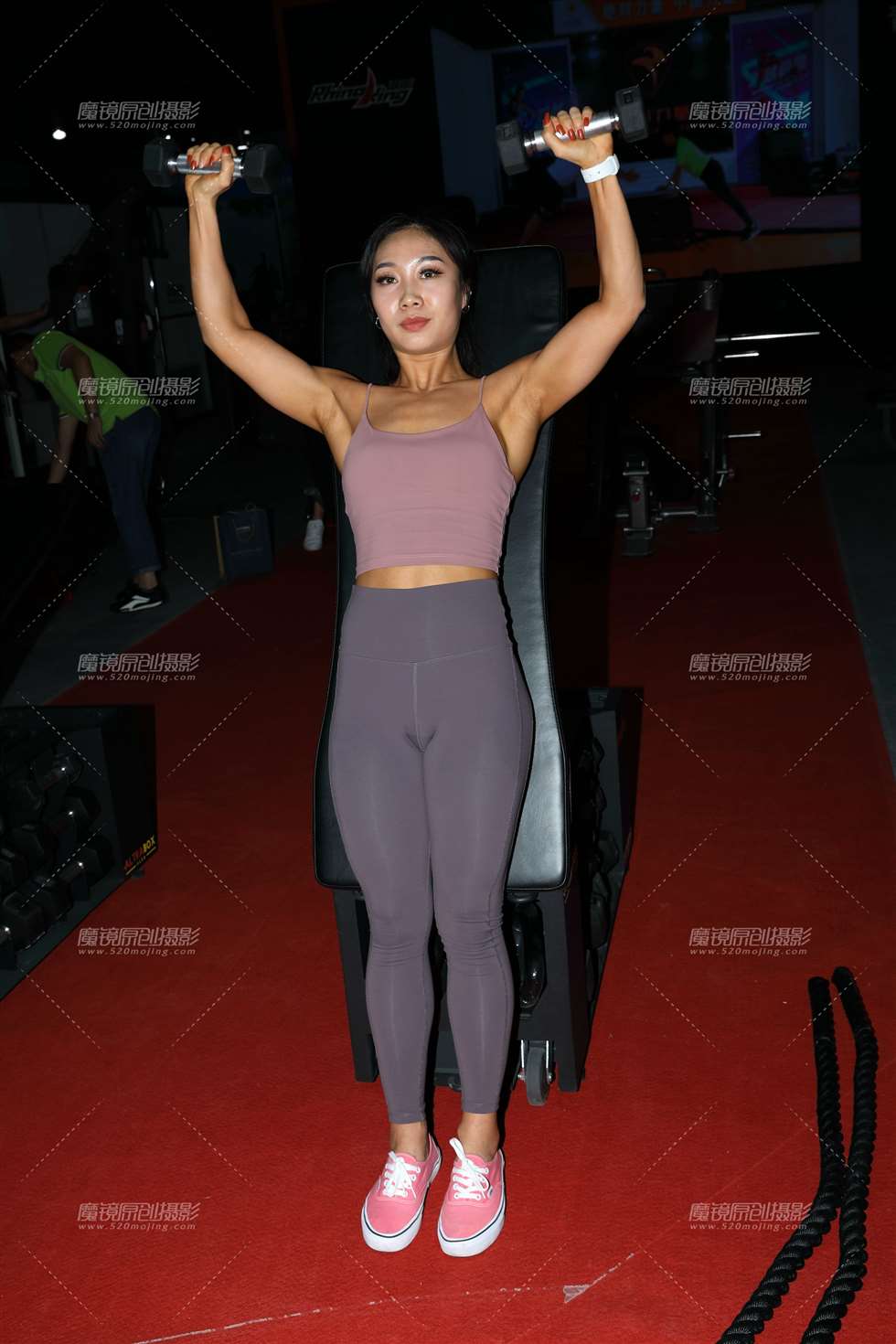 图片[1]-【欧阳幽明赛帖】紧身瑜伽裤美女健身-街拍流行馆