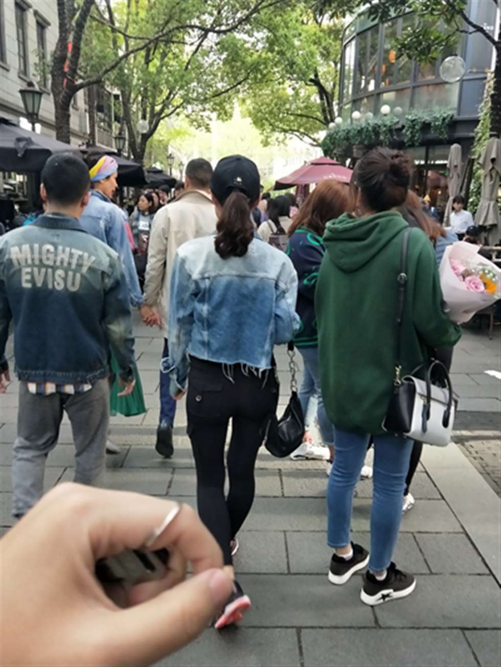 图片[3]-【欧阳幽明赛帖】逛街中的紧身裤美女-街拍流行馆