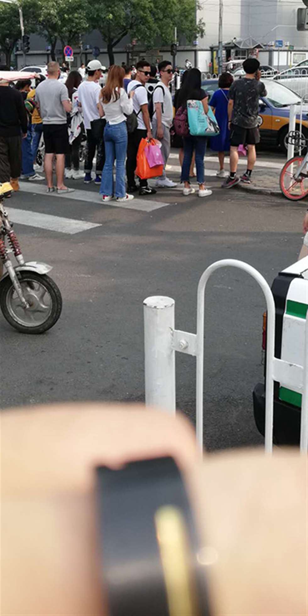 图片[3]-【视觉冲击赛贴】润臀紧牛小姐姐-街拍流行馆