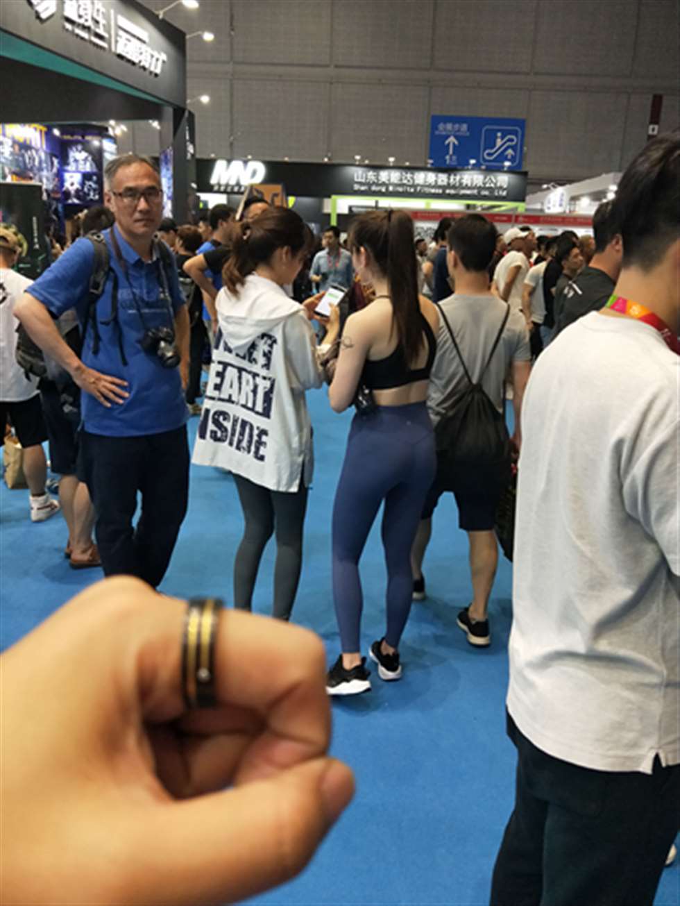 图片[3]-【欧阳幽明赛帖】蓝色瑜伽裤美女-街拍流行馆