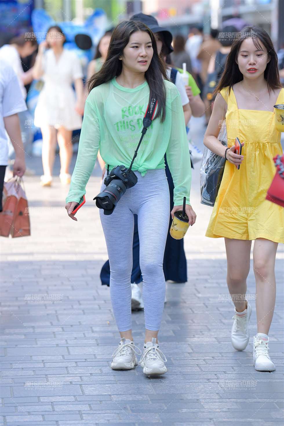 图片[4]-【红石赛帖】女摄影师-街拍流行馆