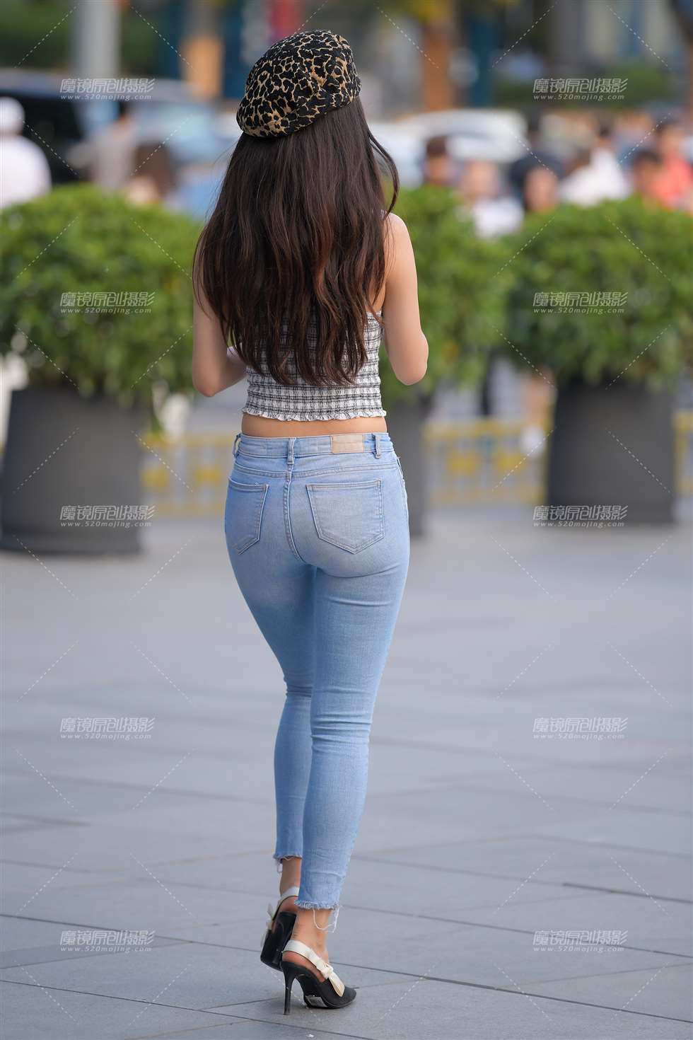 图片[2]-【红石赛帖】牛仔裤美女-街拍流行馆