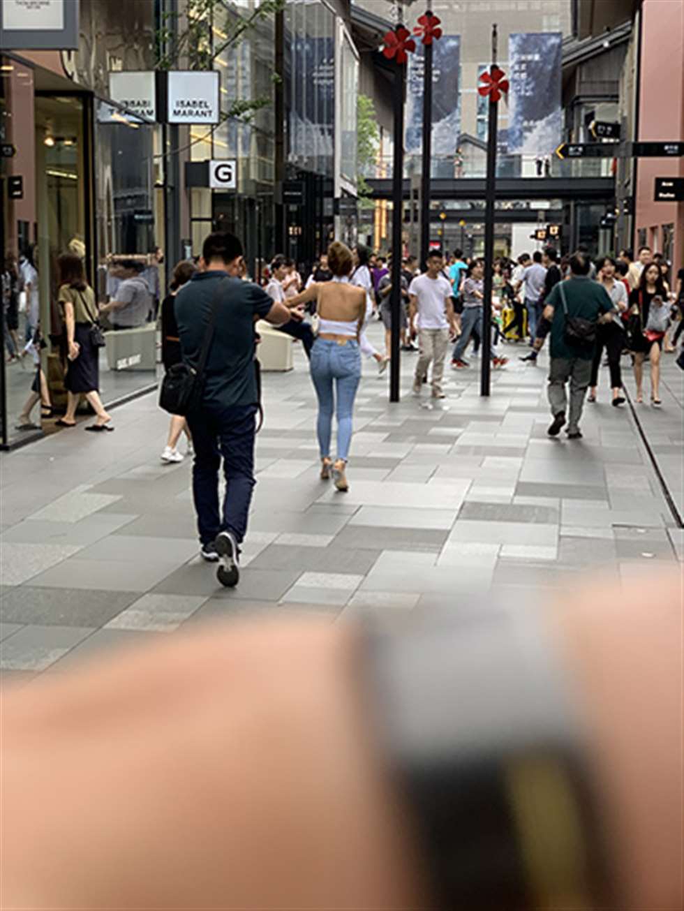 图片[3]-【视觉冲击赛贴】大方de性感翘臀紧牛-街拍流行馆
