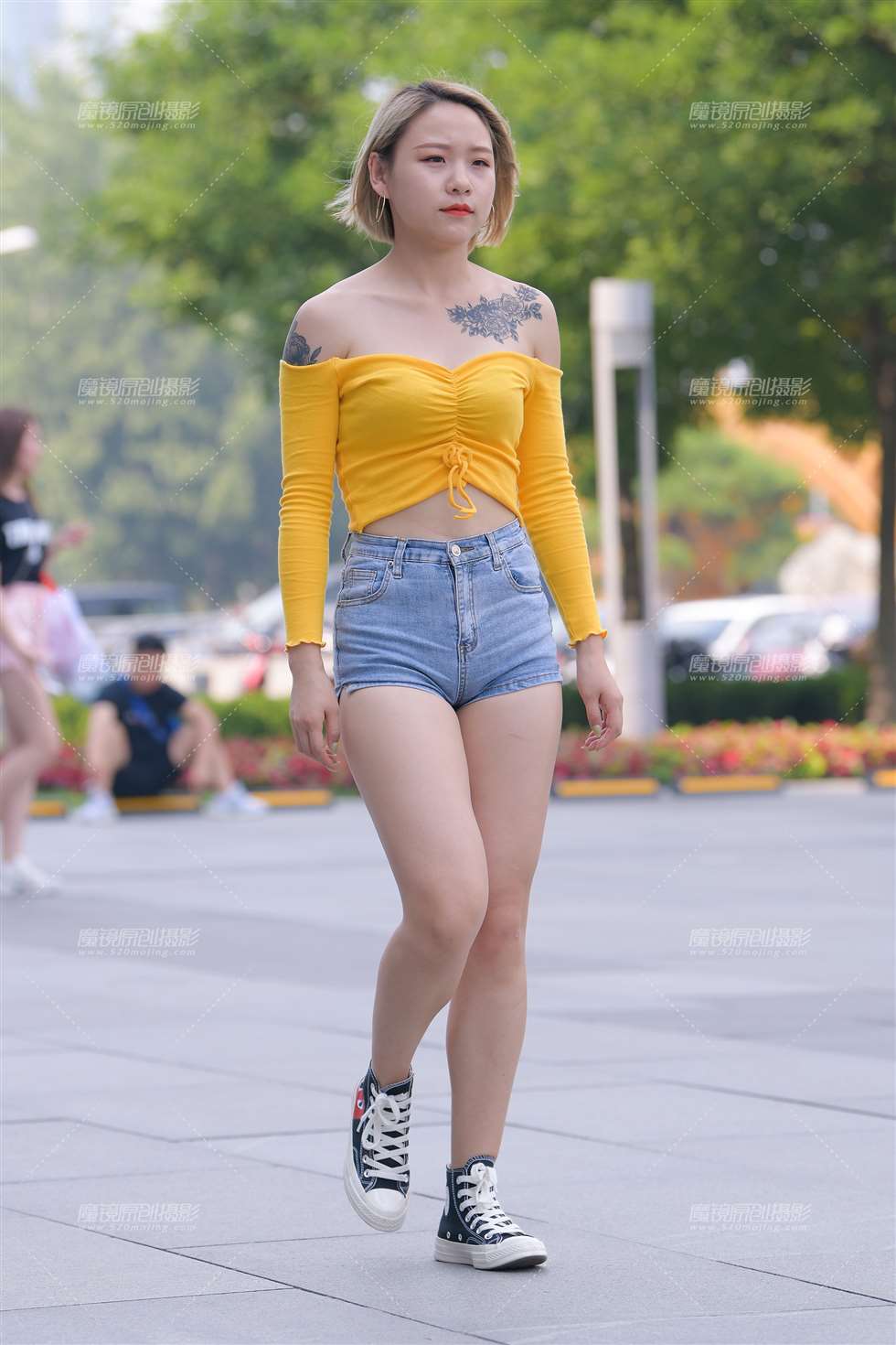 图片[5]-【红石赛帖】性感身材热裤美女-街拍流行馆