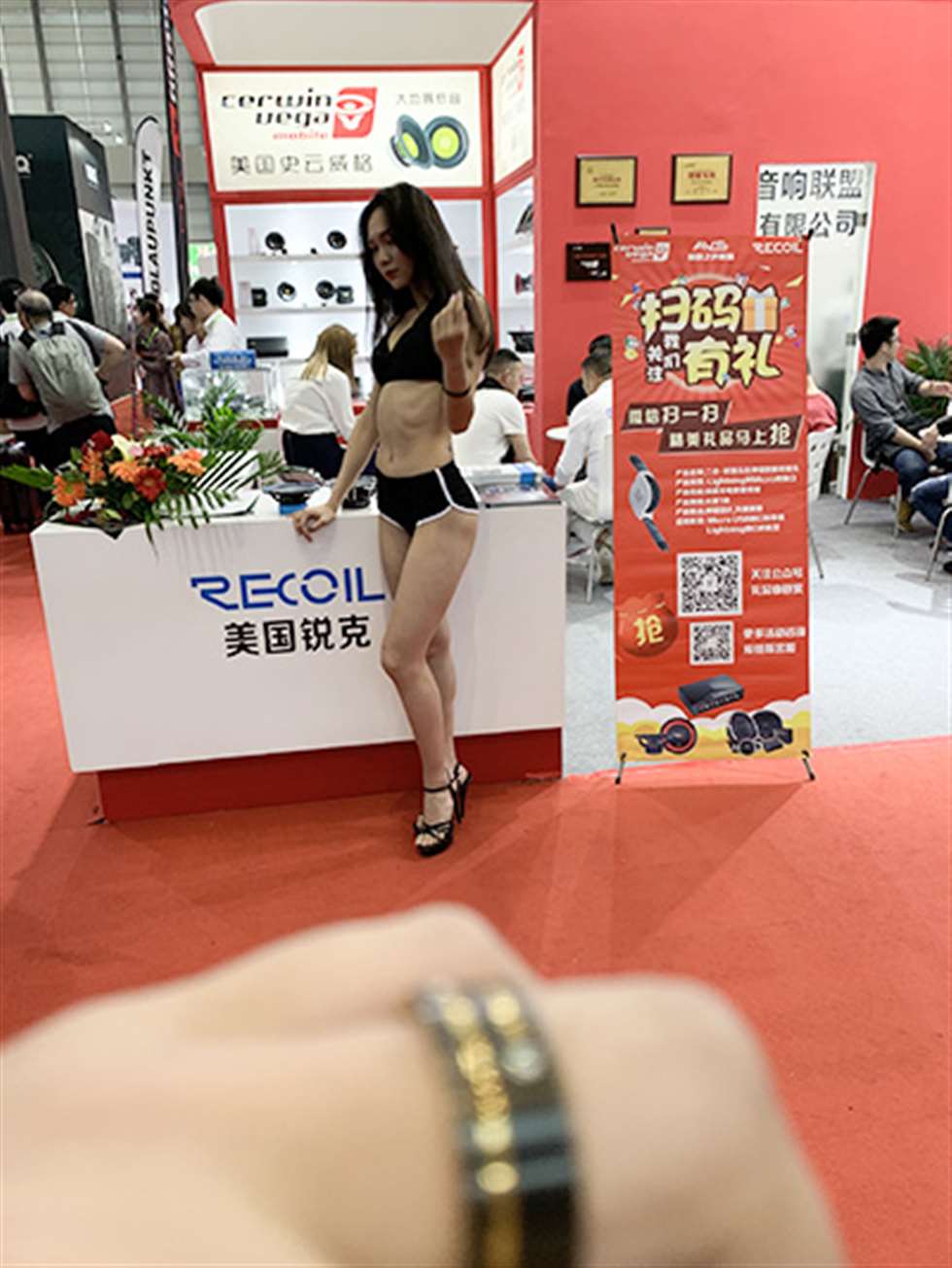 图片[3]-【视觉冲击赛贴】性感好身材的美女-街拍流行馆