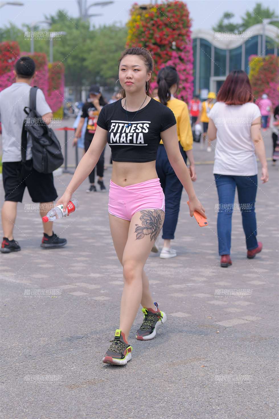 图片[1]-【红石赛帖】性感热裤美女-街拍流行馆