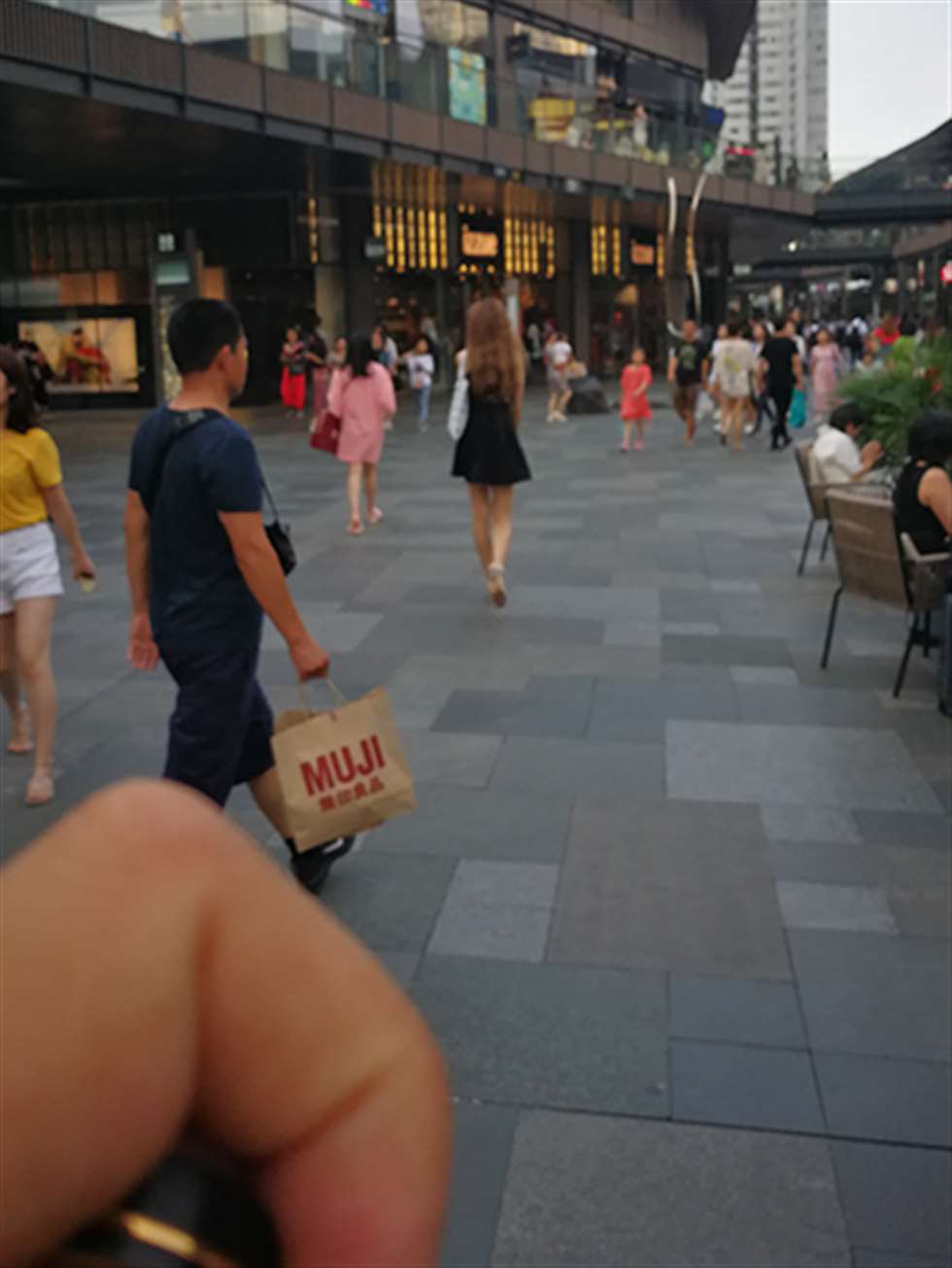图片[3]-【慕容笙赛贴】打电话的小姐姐-街拍流行馆
