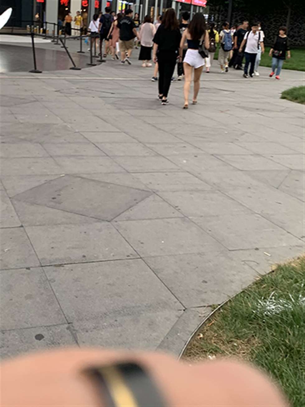 图片[3]-【红石赛帖】性感热裤美女-街拍流行馆