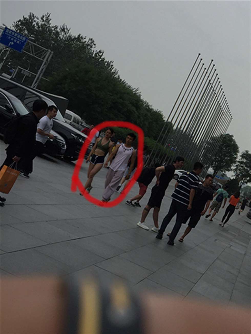 图片[3]-【红石赛帖】性感热裤美女-街拍流行馆