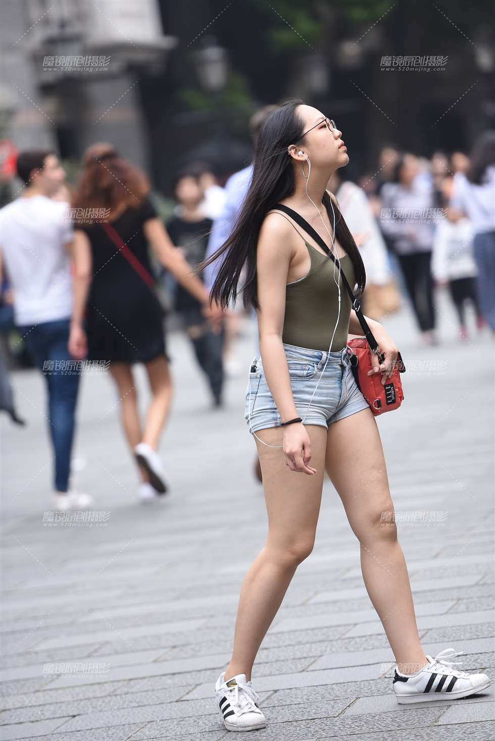 图片[1]-【咔喳赛贴】丰腴-街拍流行馆