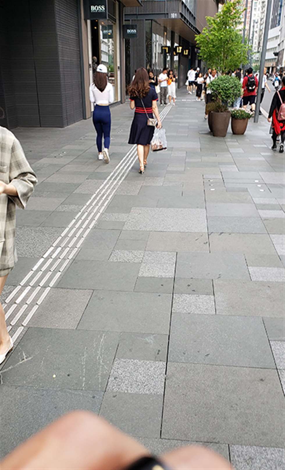 图片[3]-【凯恩赛贴】紧致翘臀-街拍流行馆