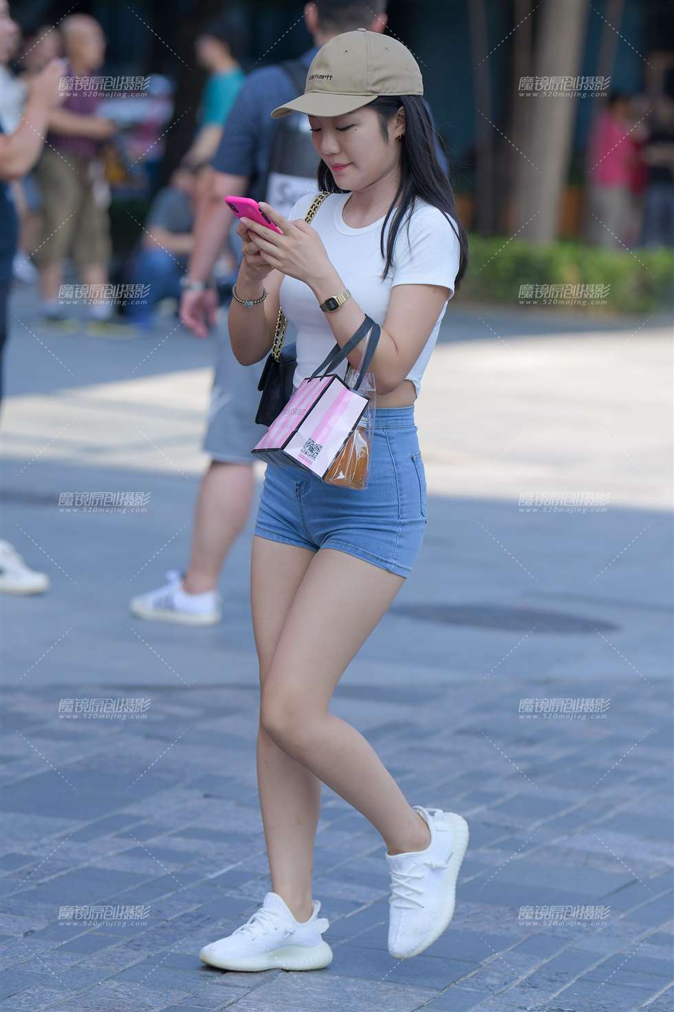 图片[1]-【红石赛贴】紧身热裤美女-街拍流行馆