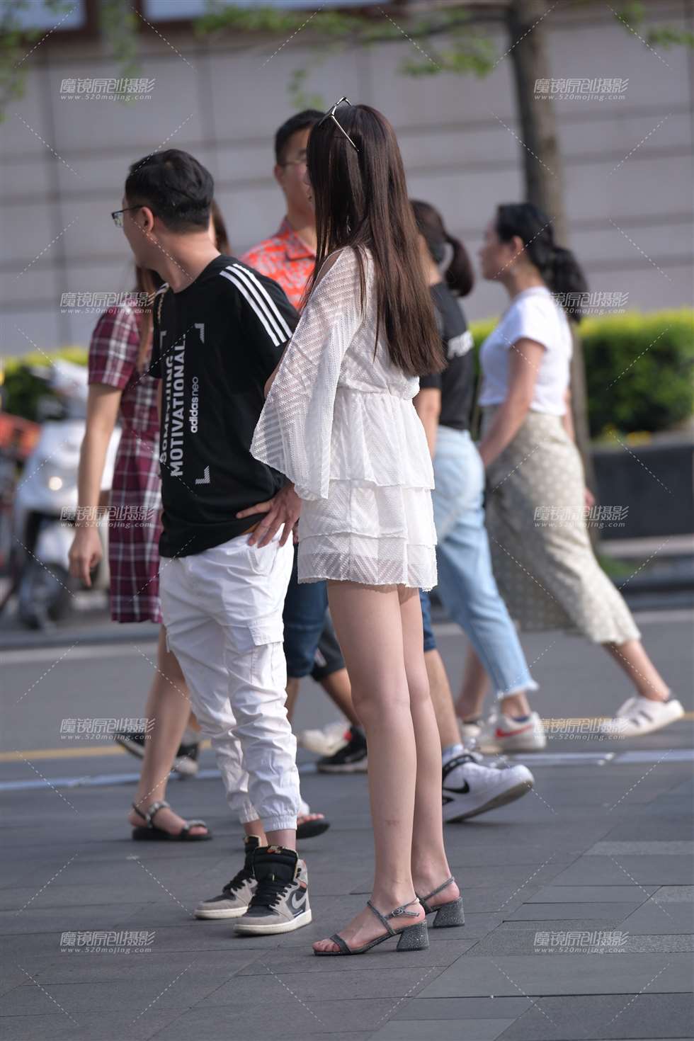 图片[4]-【慕容笙赛贴】聊天的美女-街拍流行馆