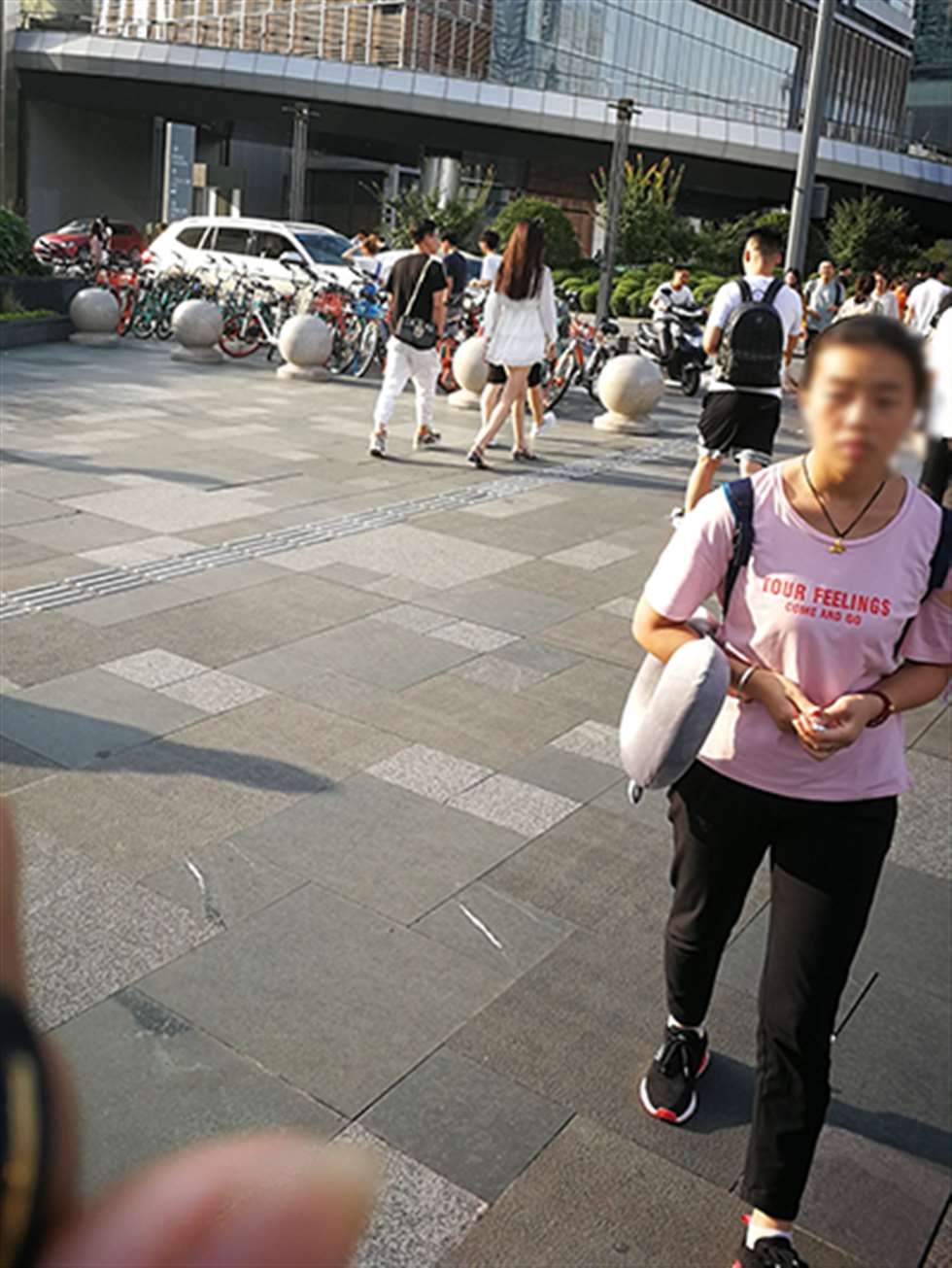 图片[3]-【慕容笙赛贴】聊天的美女-街拍流行馆