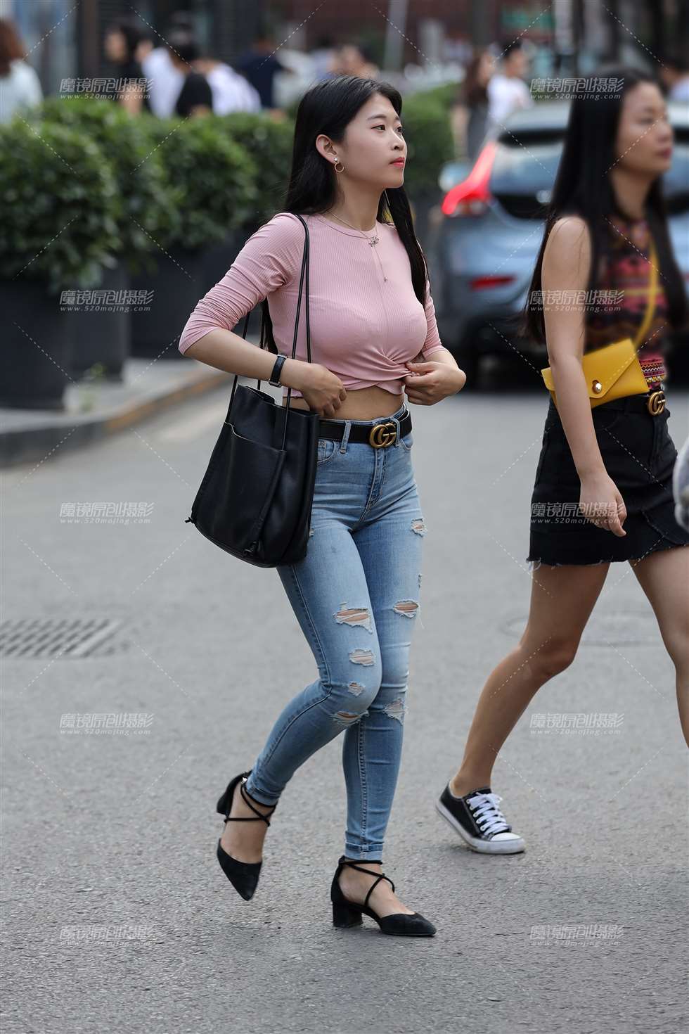 图片[1]-【小默赛帖】第1415篇紧身蓝牛美女-街拍流行馆