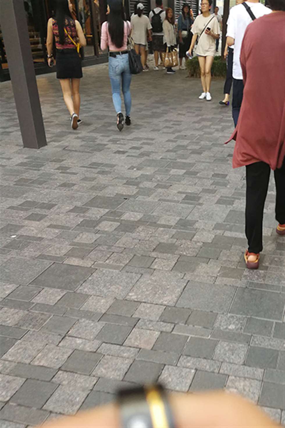 图片[3]-【小默赛帖】第1415篇紧身蓝牛美女-街拍流行馆