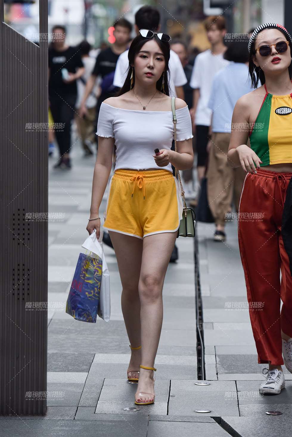 图片[1]-【慕容笙赛贴】墨镜美女-街拍流行馆