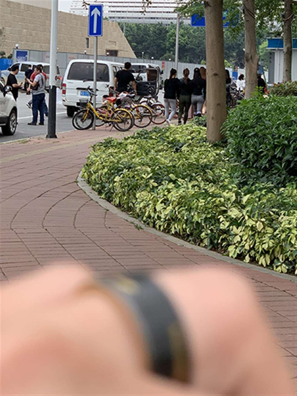 图片[3]-【视觉冲击赛贴】手牵手，逛逛街-街拍流行馆