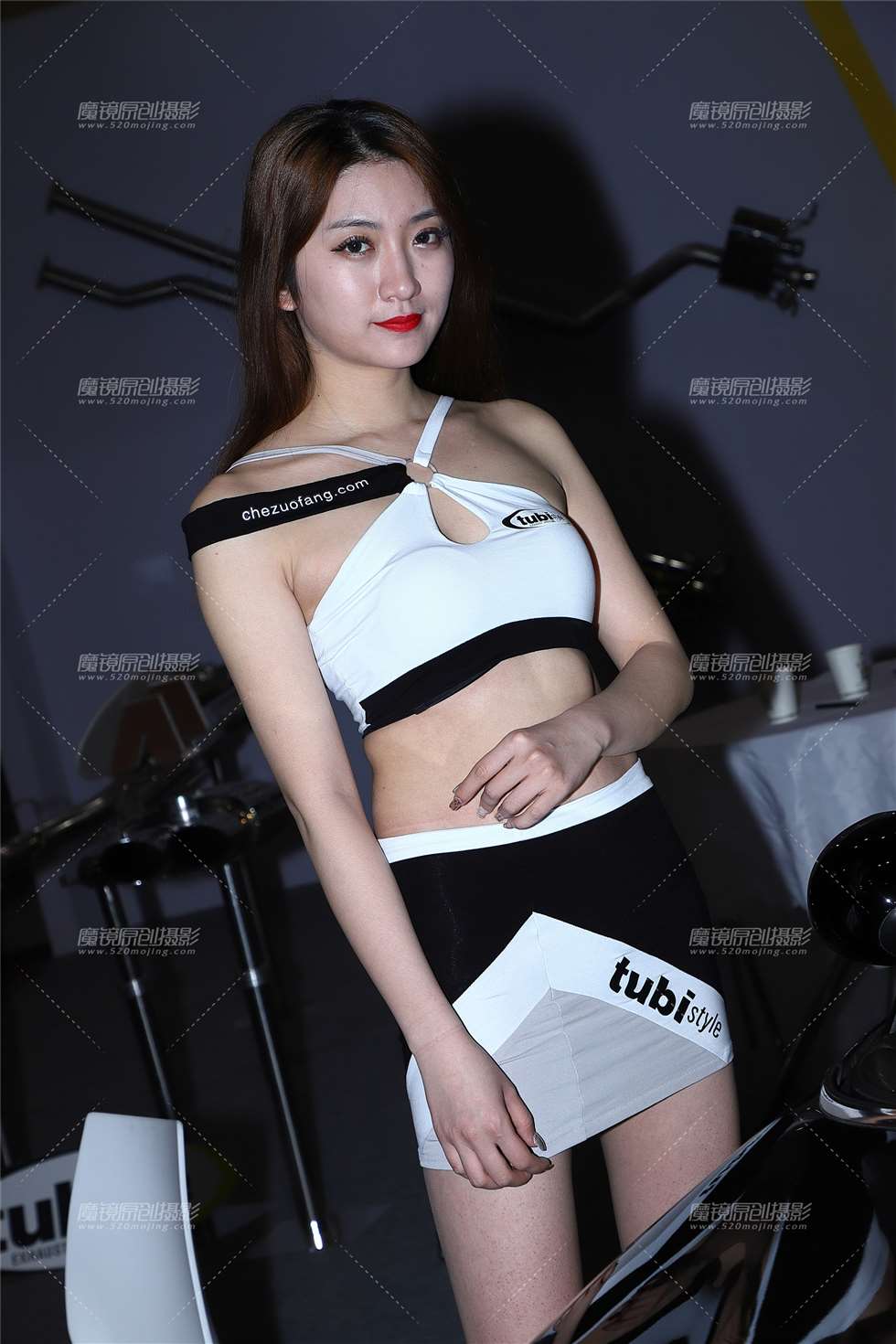图片[3]-黑白制服美女车模-街拍流行馆