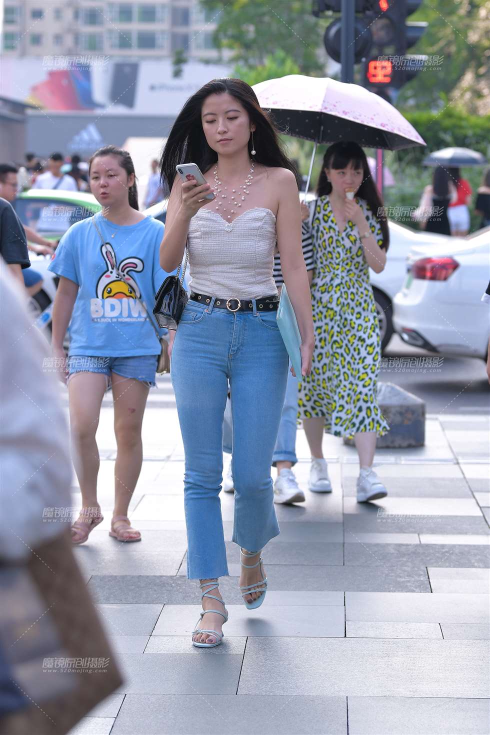 图片[4]-【视觉冲击赛贴】圆润紧牛，小姐姐-街拍流行馆