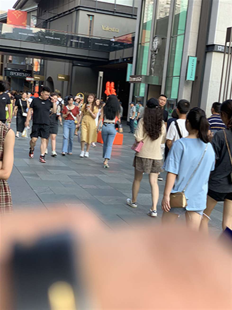 图片[3]-【视觉冲击赛贴】圆润紧牛，小姐姐-街拍流行馆