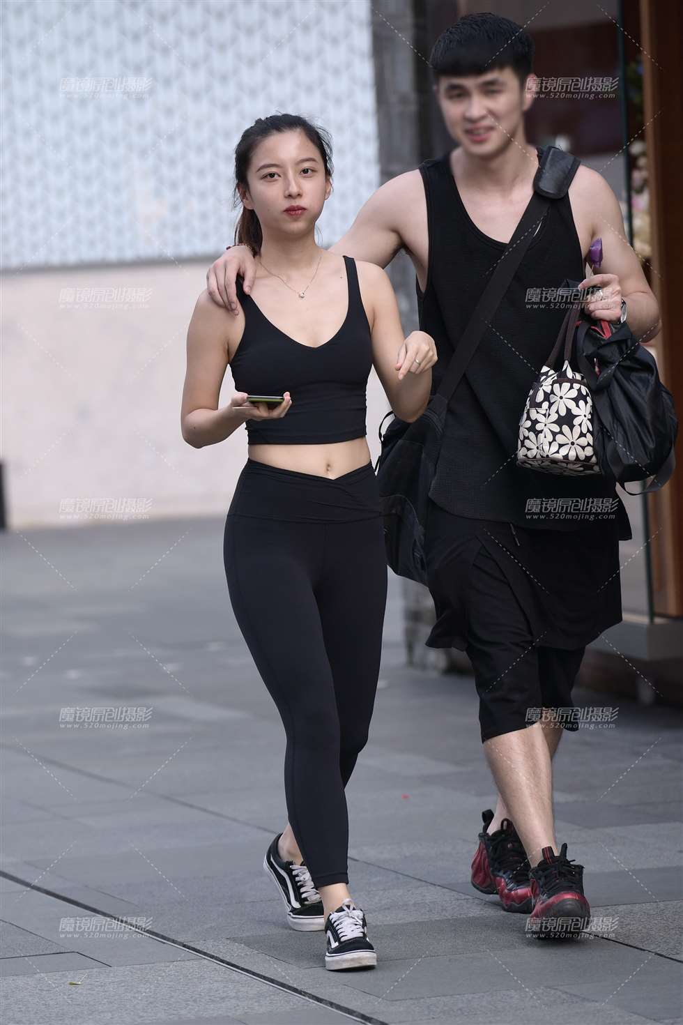 图片[1]-【慕容笙赛贴】瑜伽裤美女-街拍流行馆