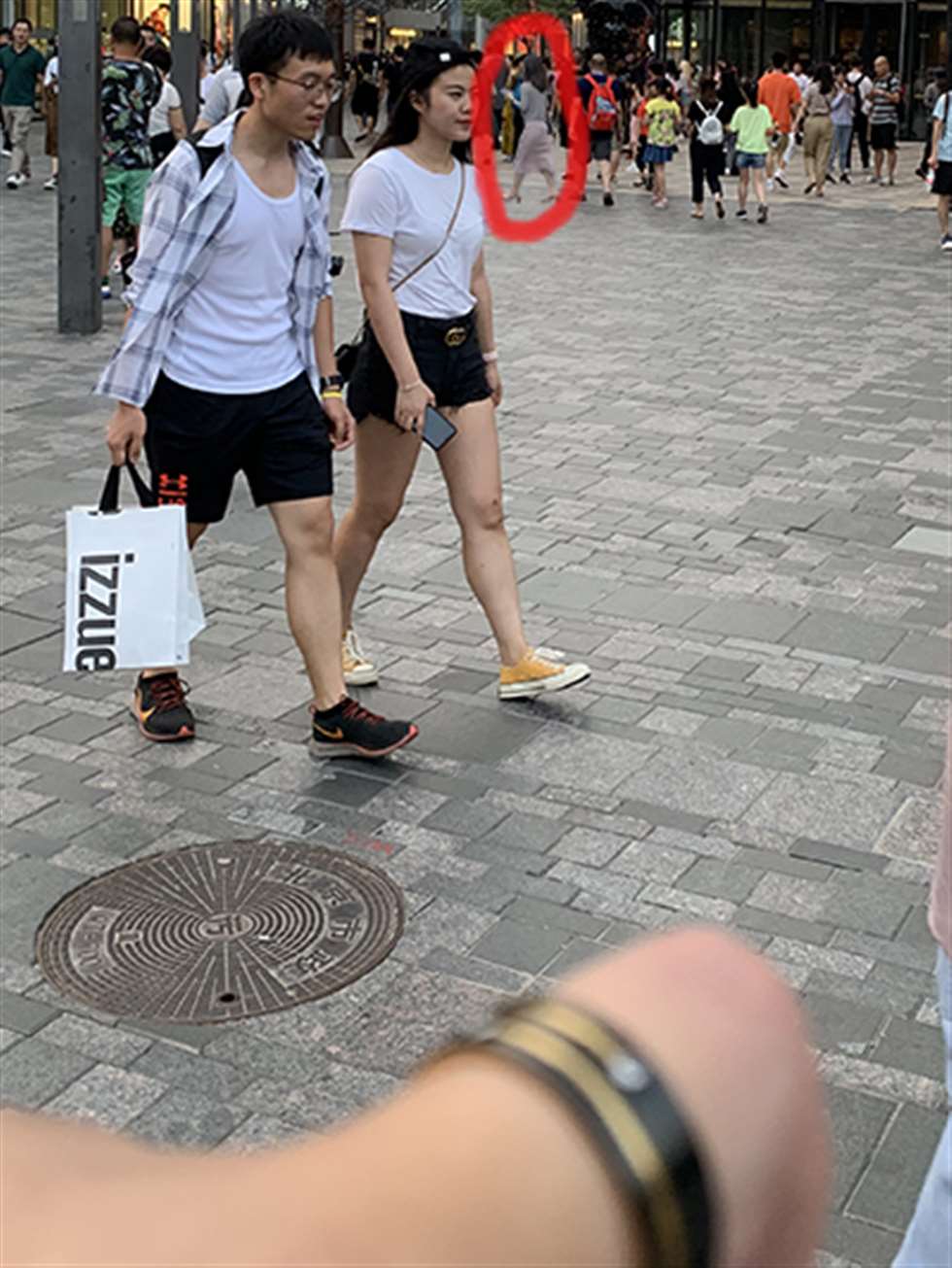 图片[3]-【红石赛帖】长裙美女-街拍流行馆