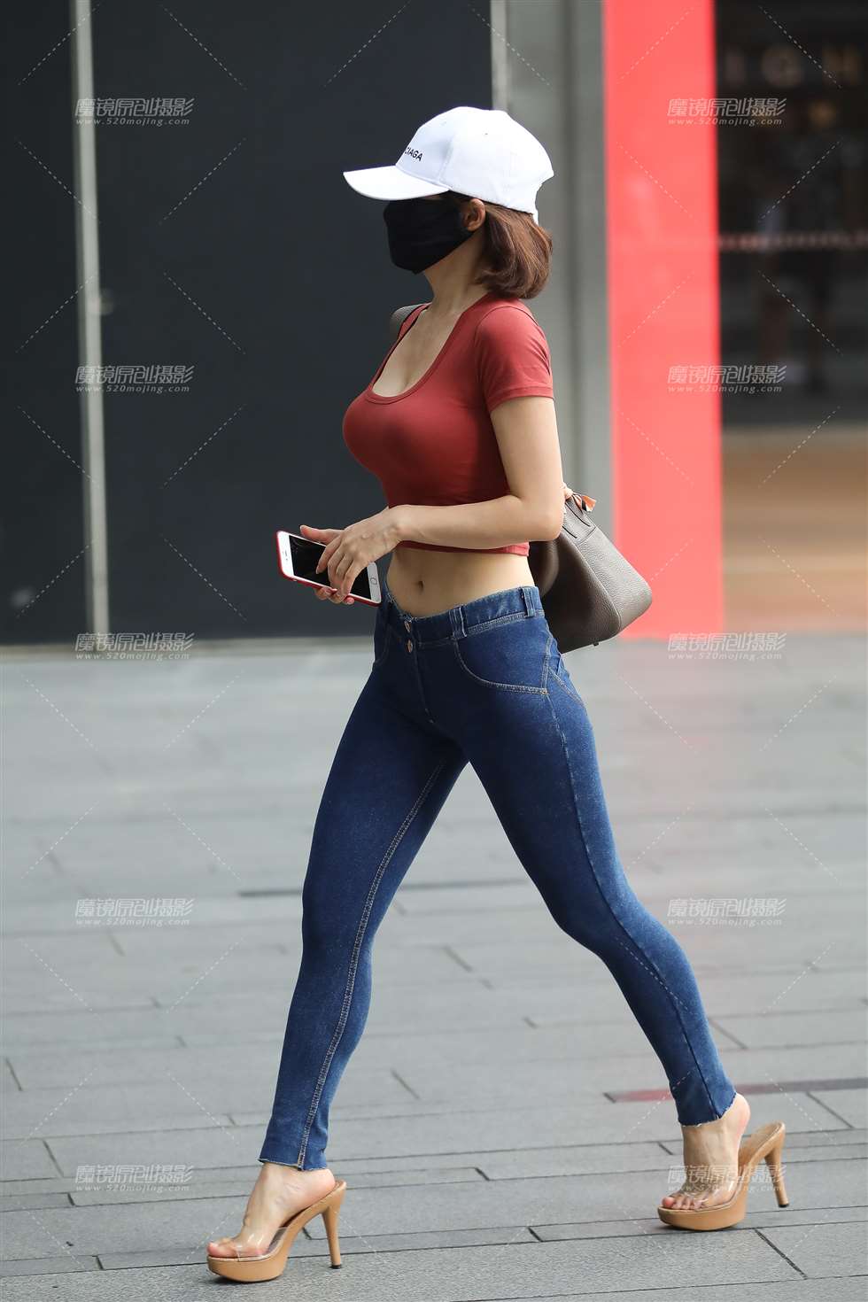 图片[1]-【凯恩赛贴】好身材-街拍流行馆