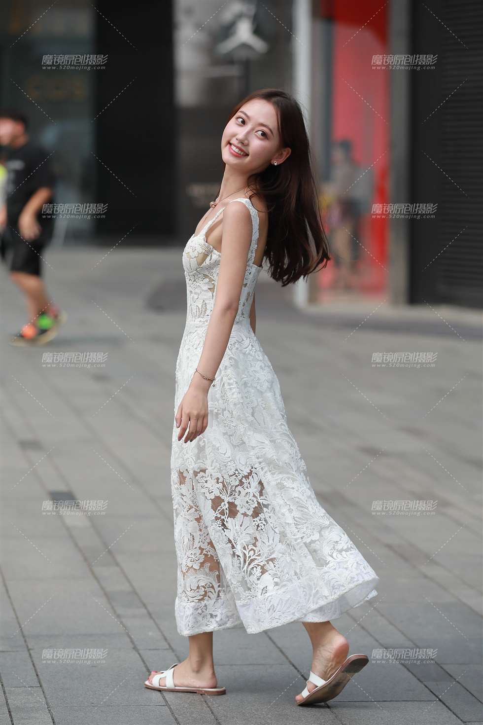 图片[2]-【凯恩赛贴】漂亮女孩-街拍流行馆