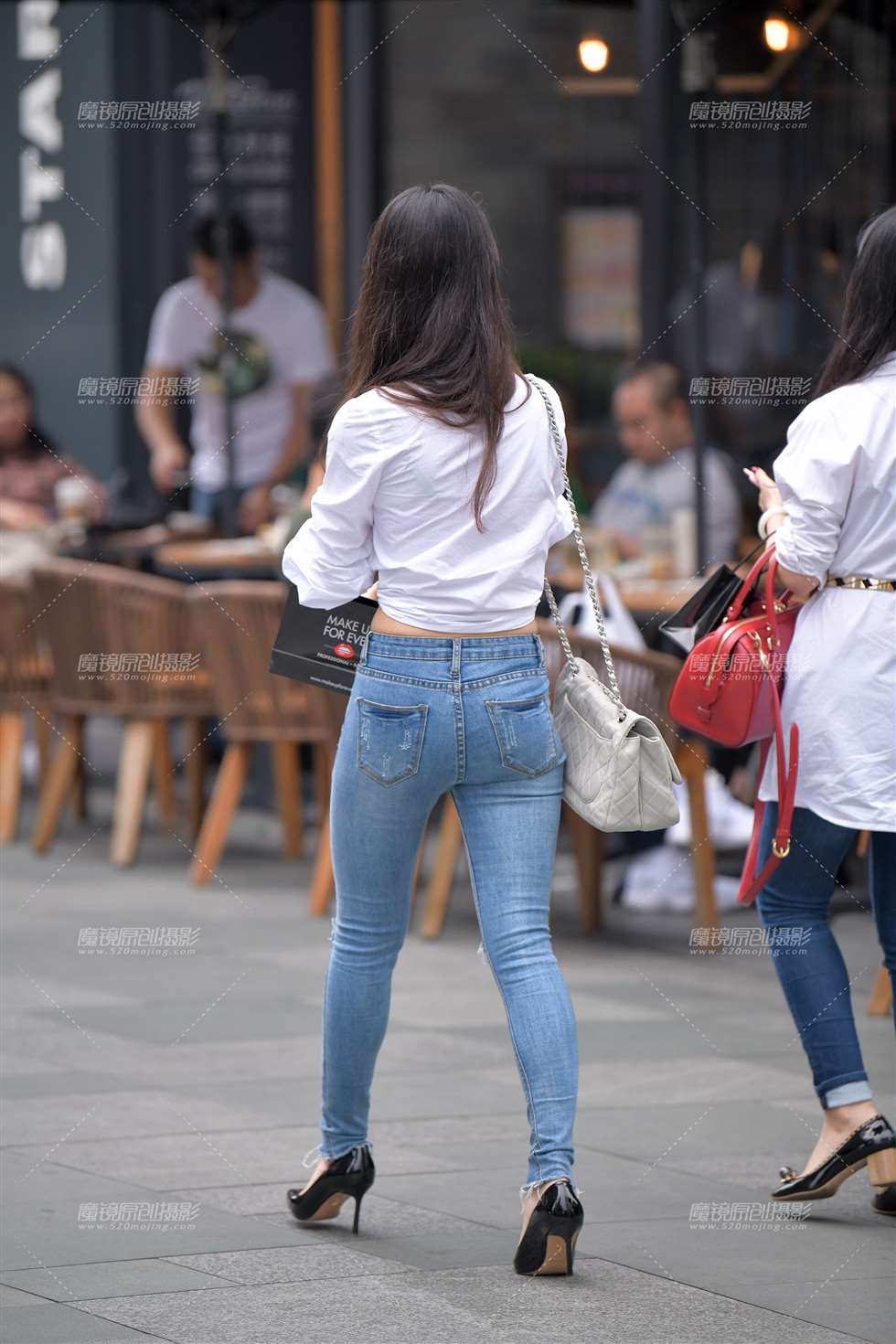 图片[2]-【凯恩赛贴】紧牛美眉-街拍流行馆