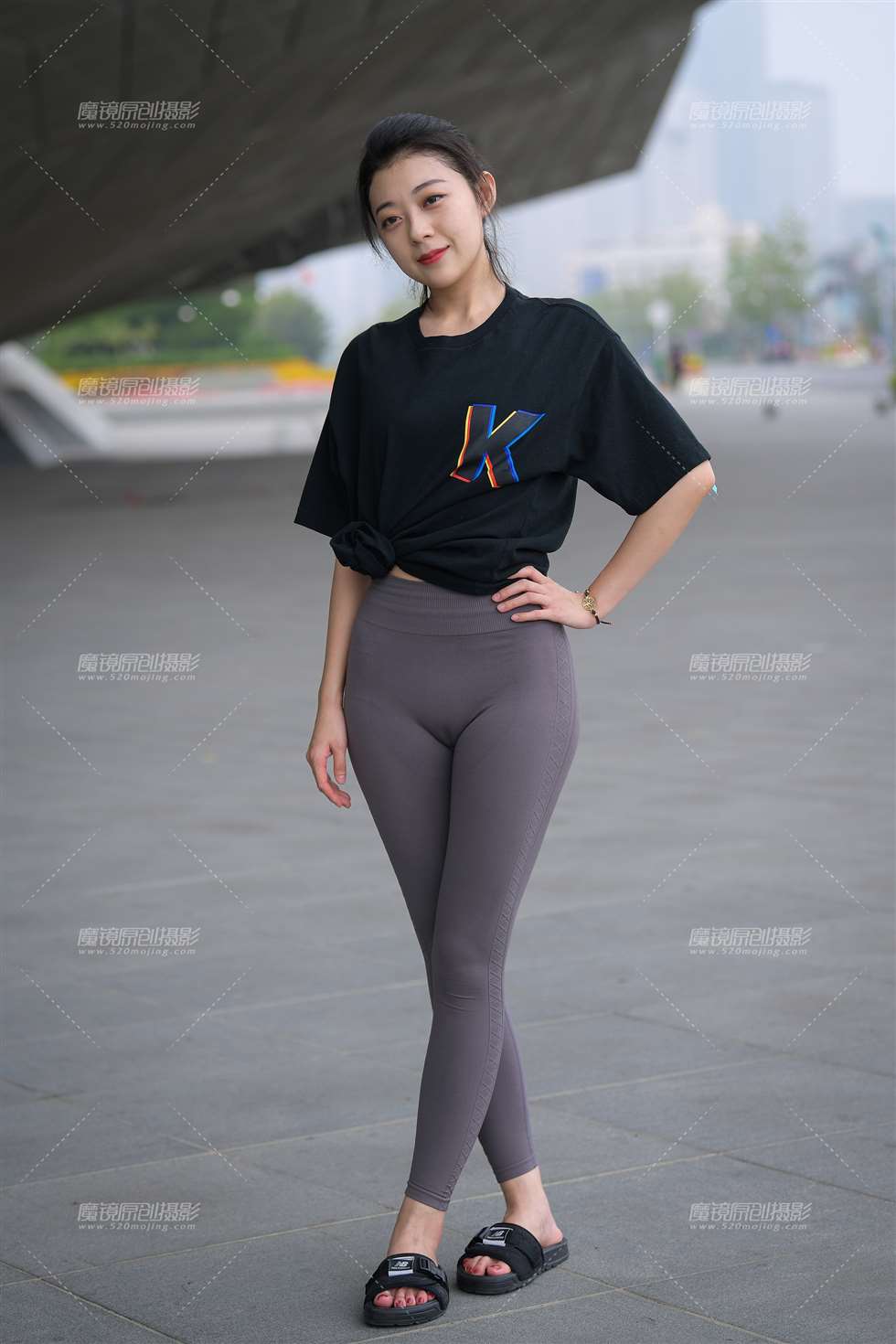 图片[1]-【街拍之魂赛帖】美丽的紫色紧身-街拍流行馆